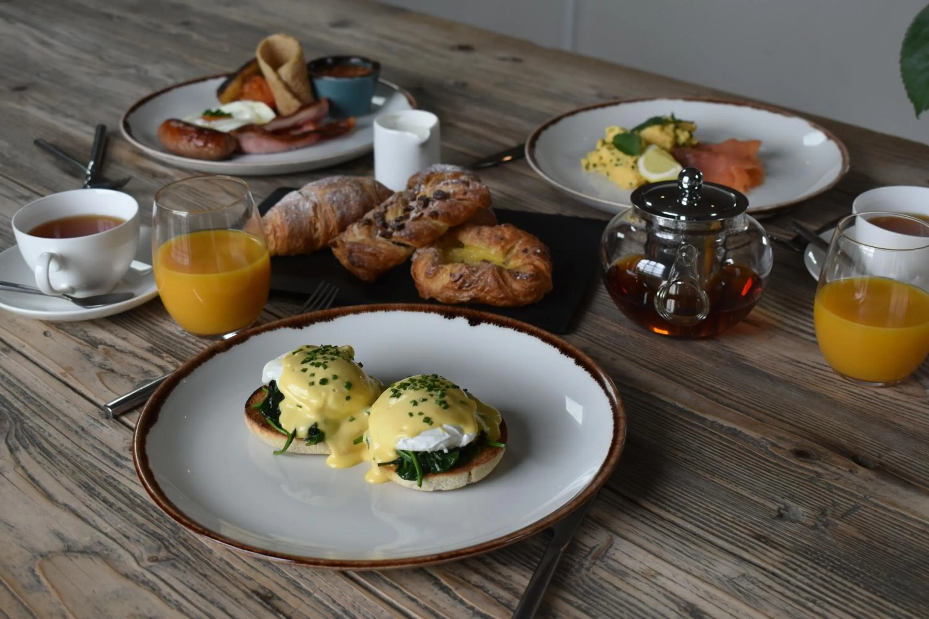 Breakfast in The Merchant's Yard