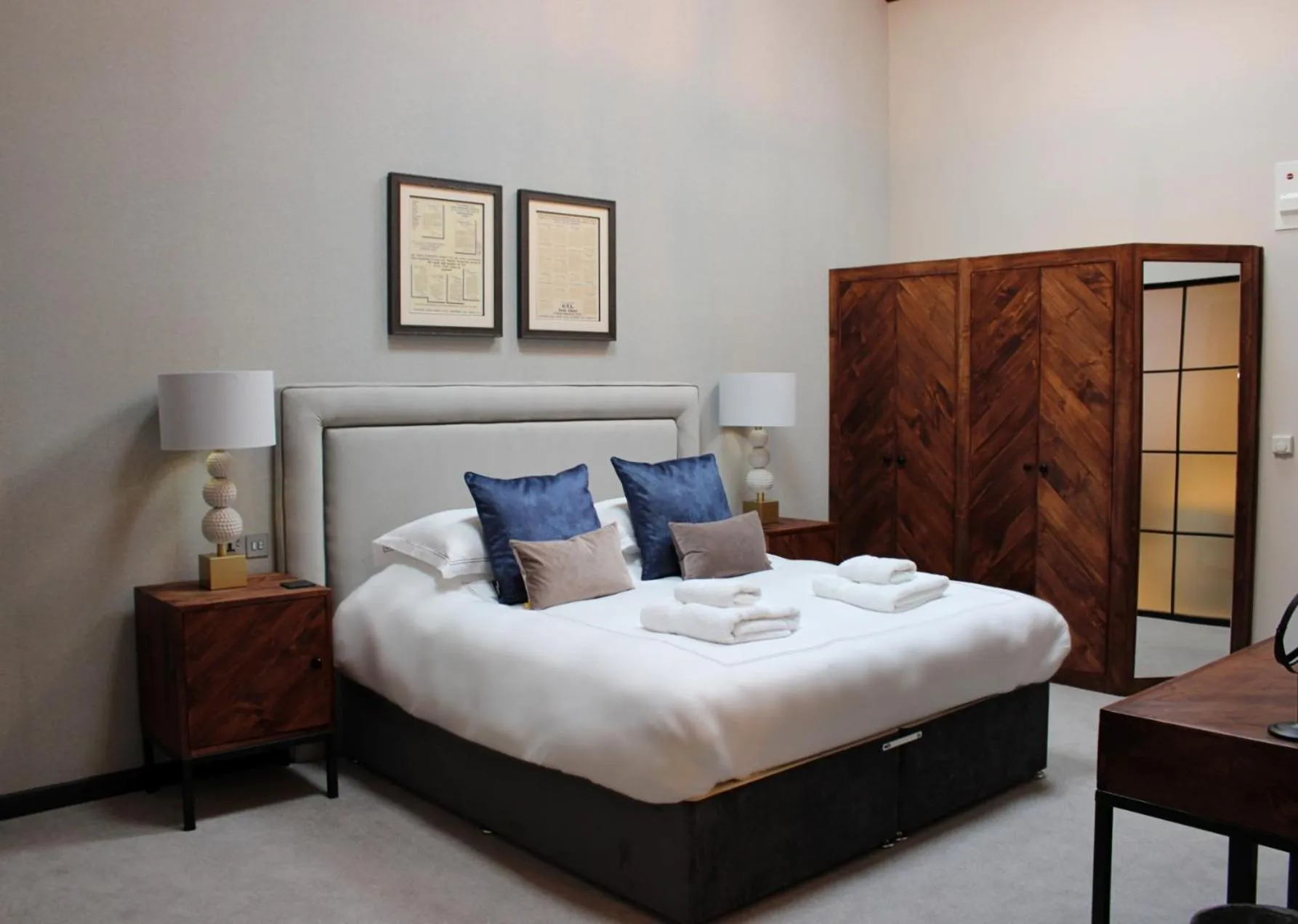 Photo of the whole room, Bed in The Merchant's Yard