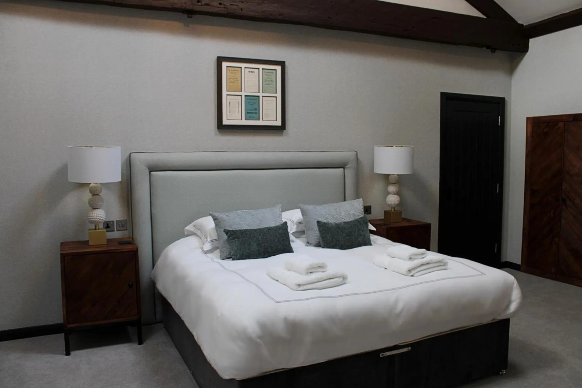 Bedroom, Bed in The Merchant's Yard