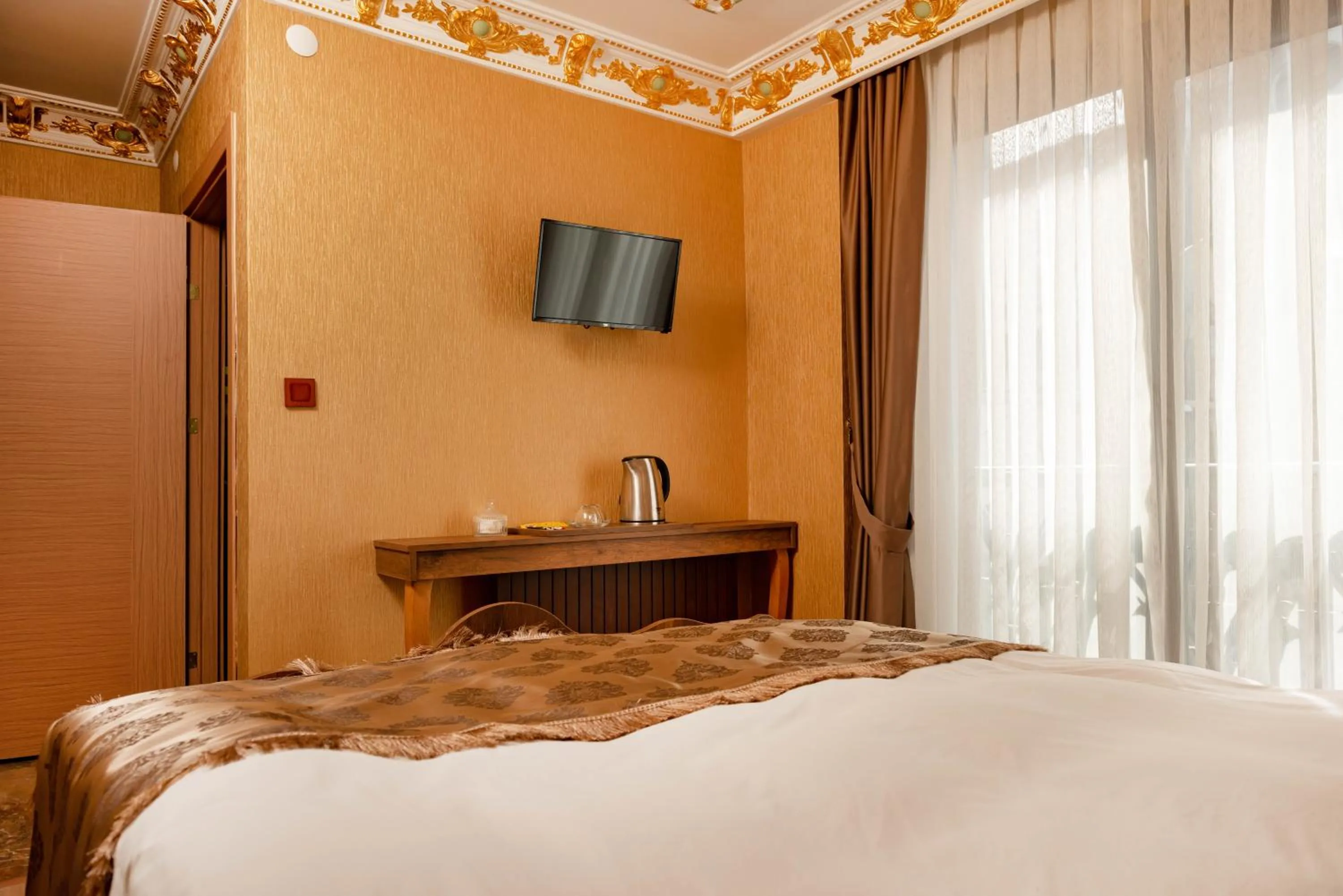 Coffee/tea facilities, Bed in The Ottoman