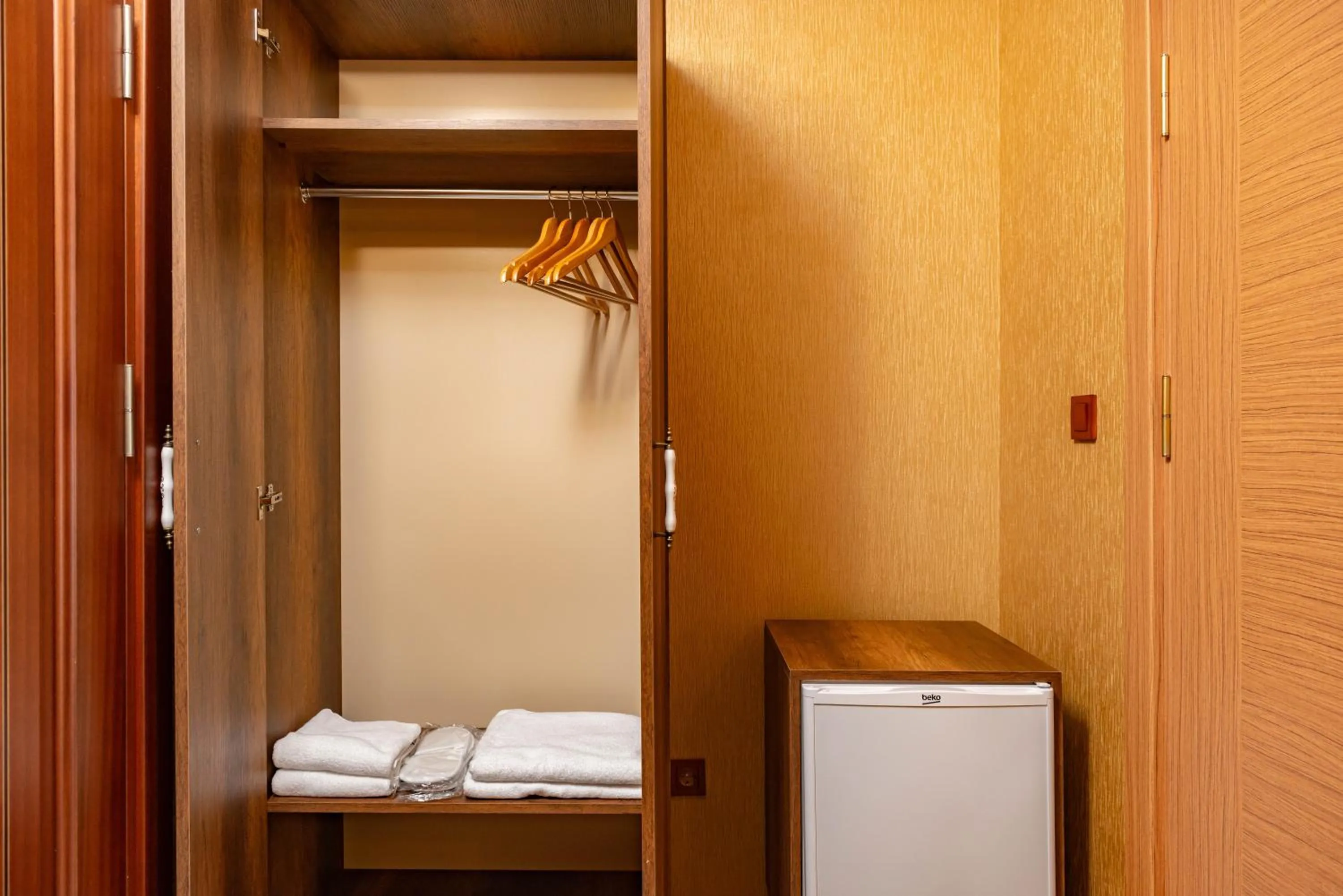 Photo of the whole room in The Ottoman