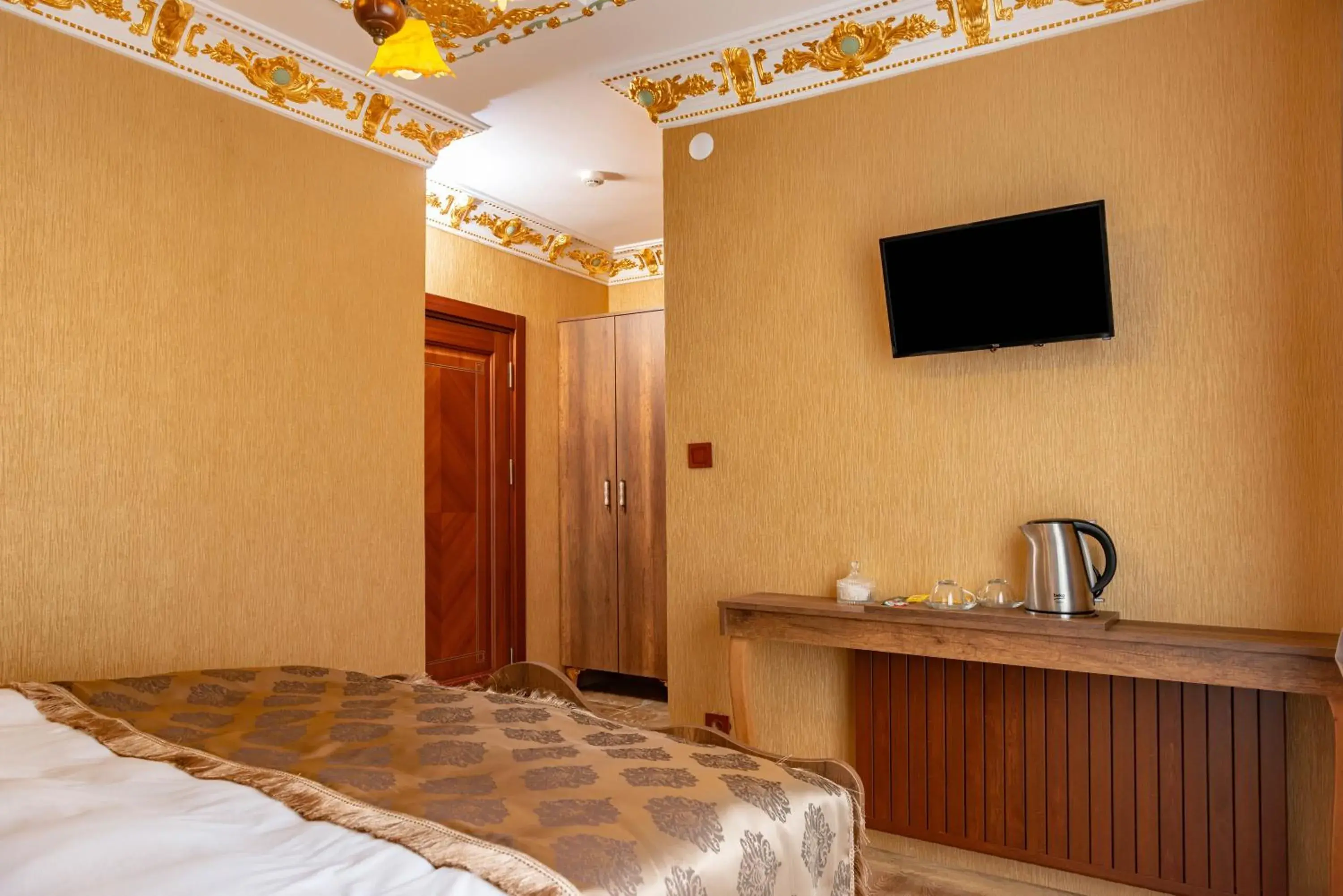 TV and multimedia, Bed in The Ottoman TV and multimedia, Bed in The Ottoman