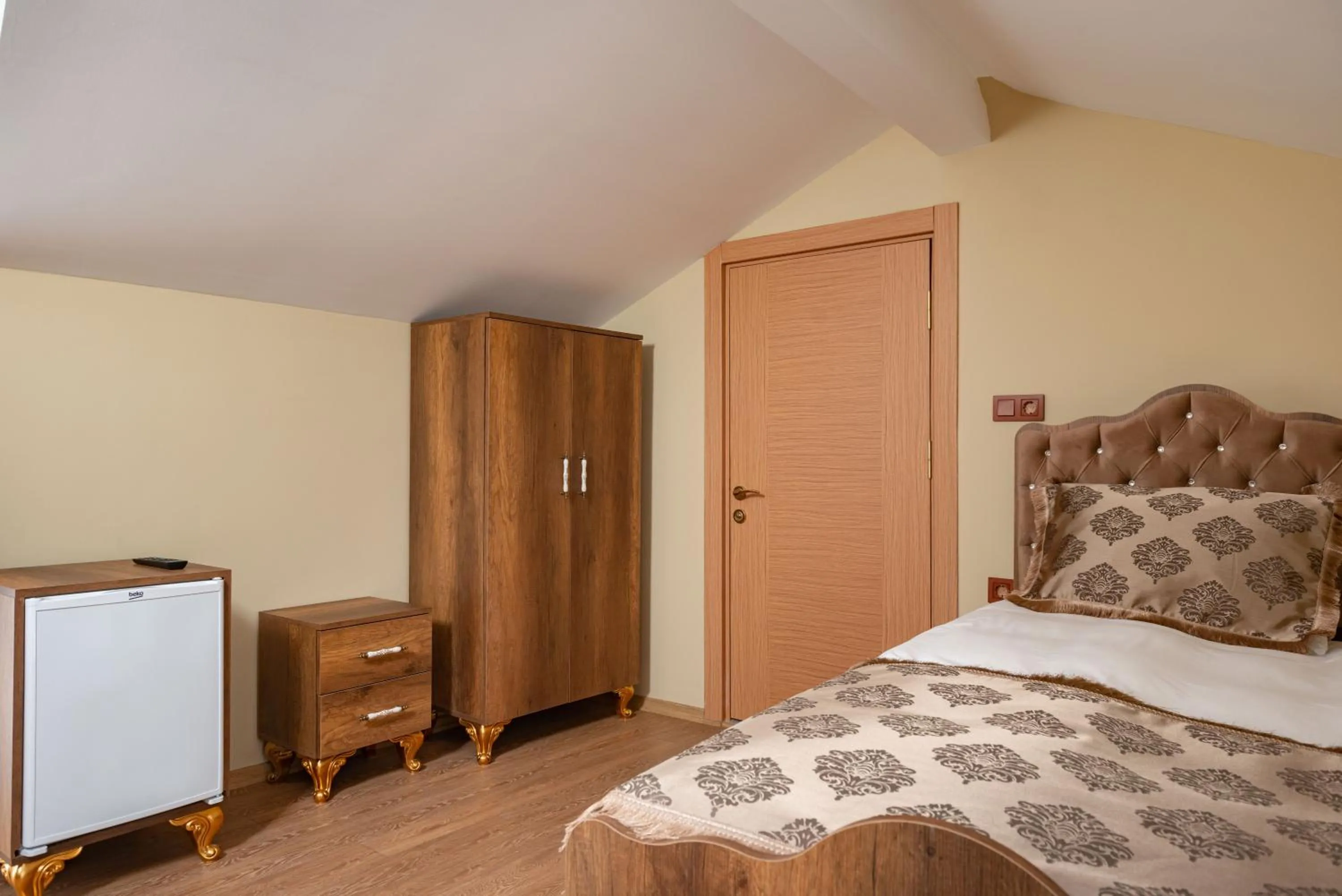 Photo of the whole room, Bed in The Ottoman