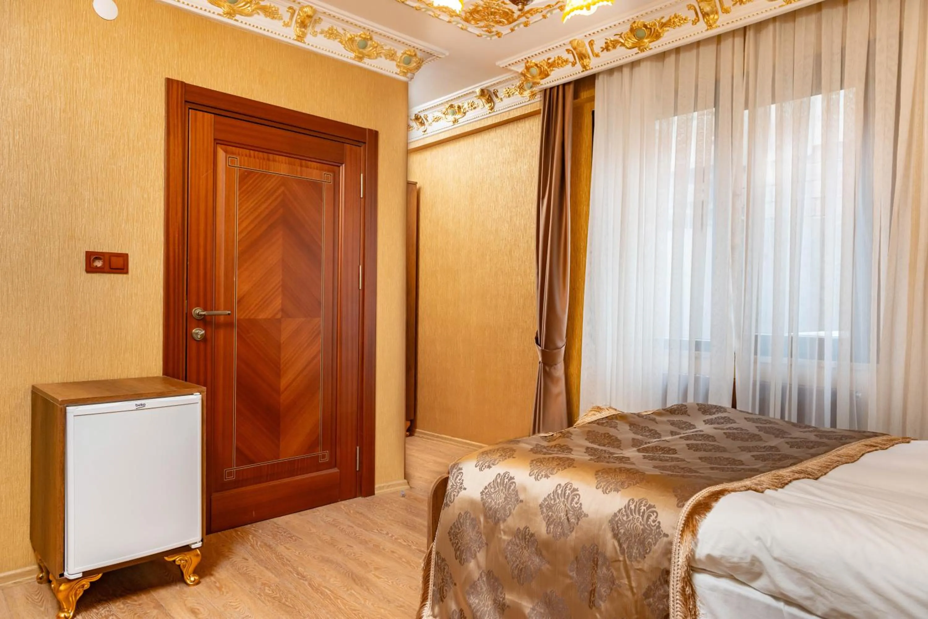 Photo of the whole room, Bed in The Ottoman