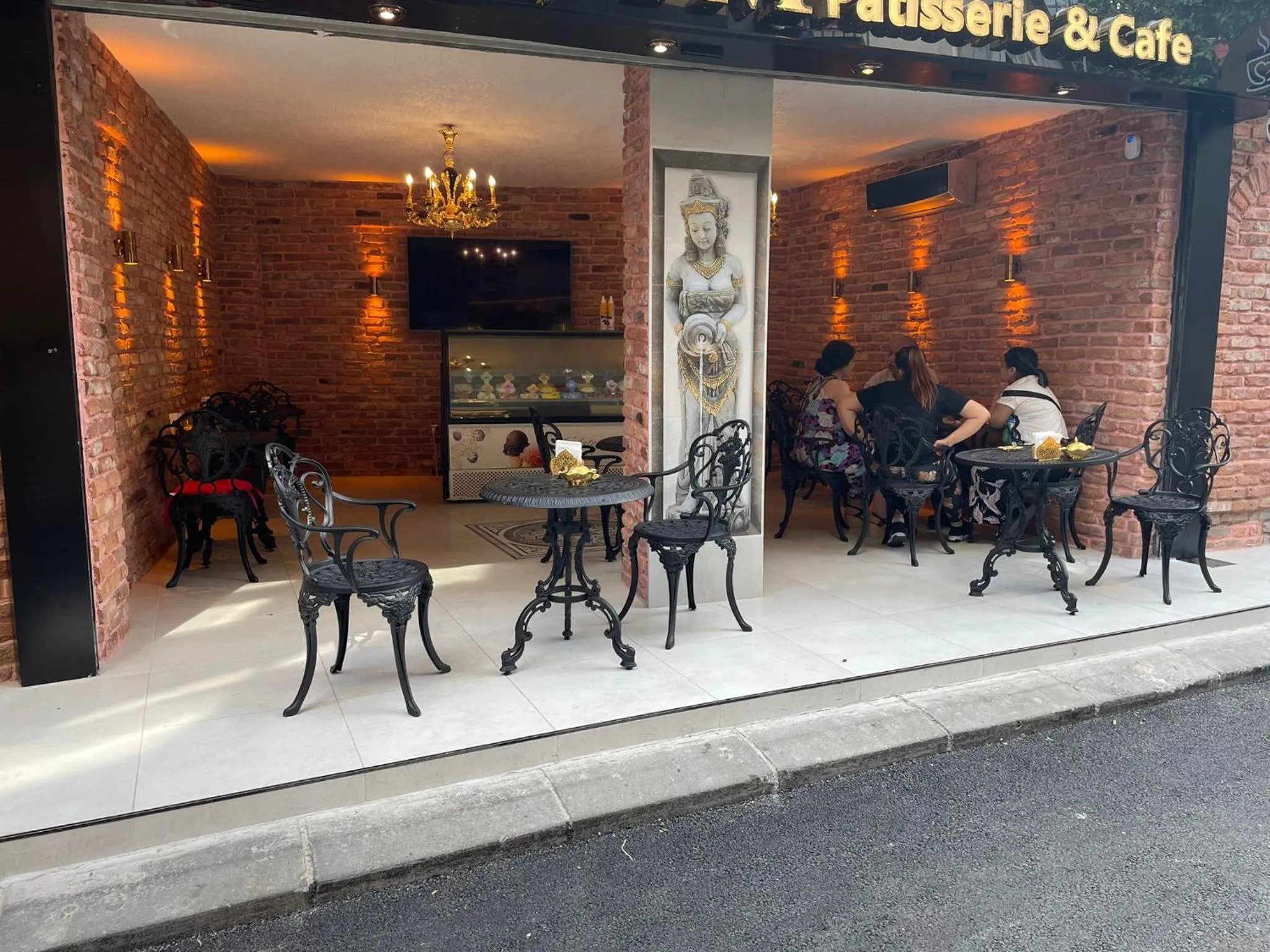 Restaurant/places to eat in The Ottoman