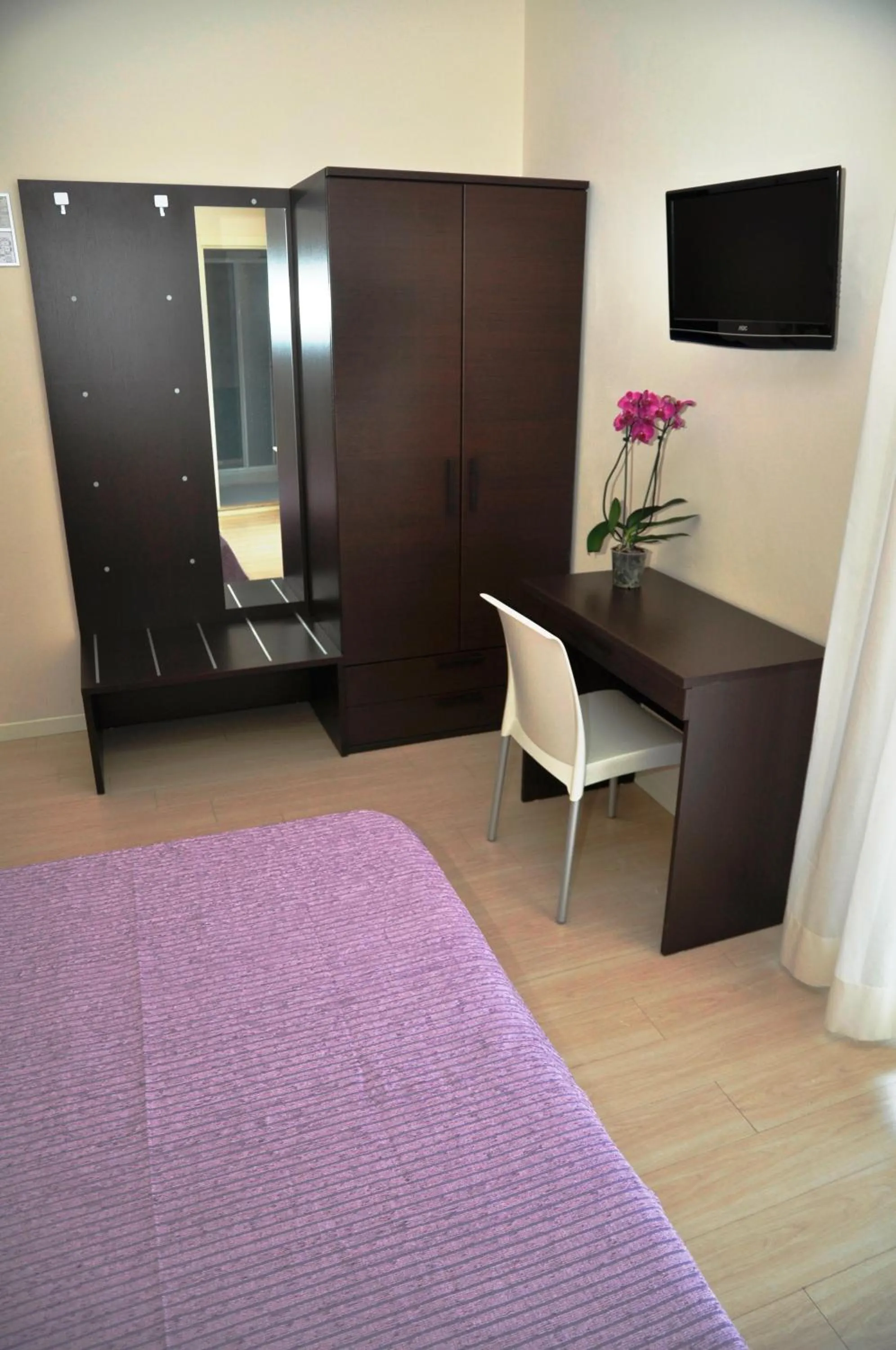 Bedroom, Bed in Hotel Lugano