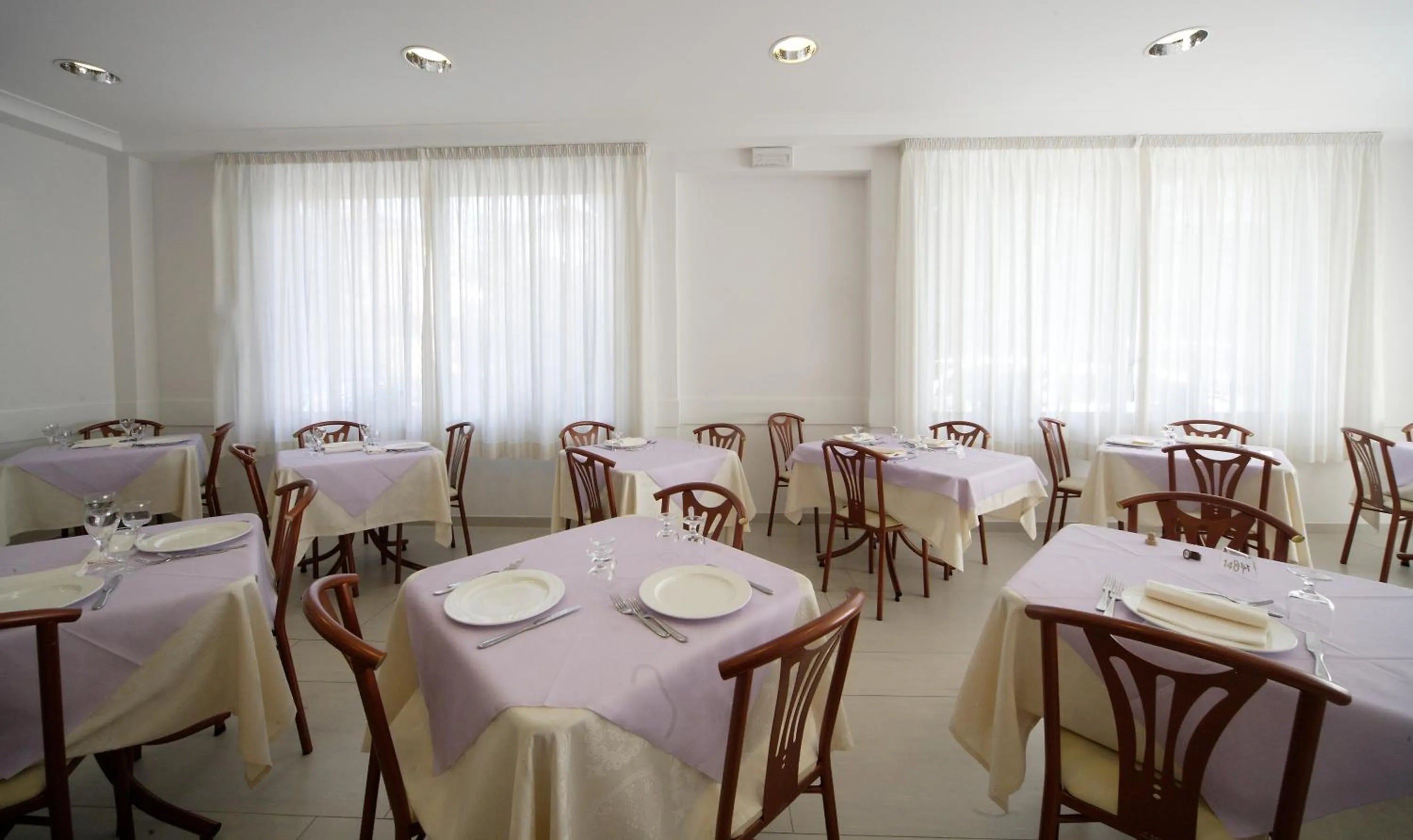 Restaurant/places to eat in Hotel Lugano