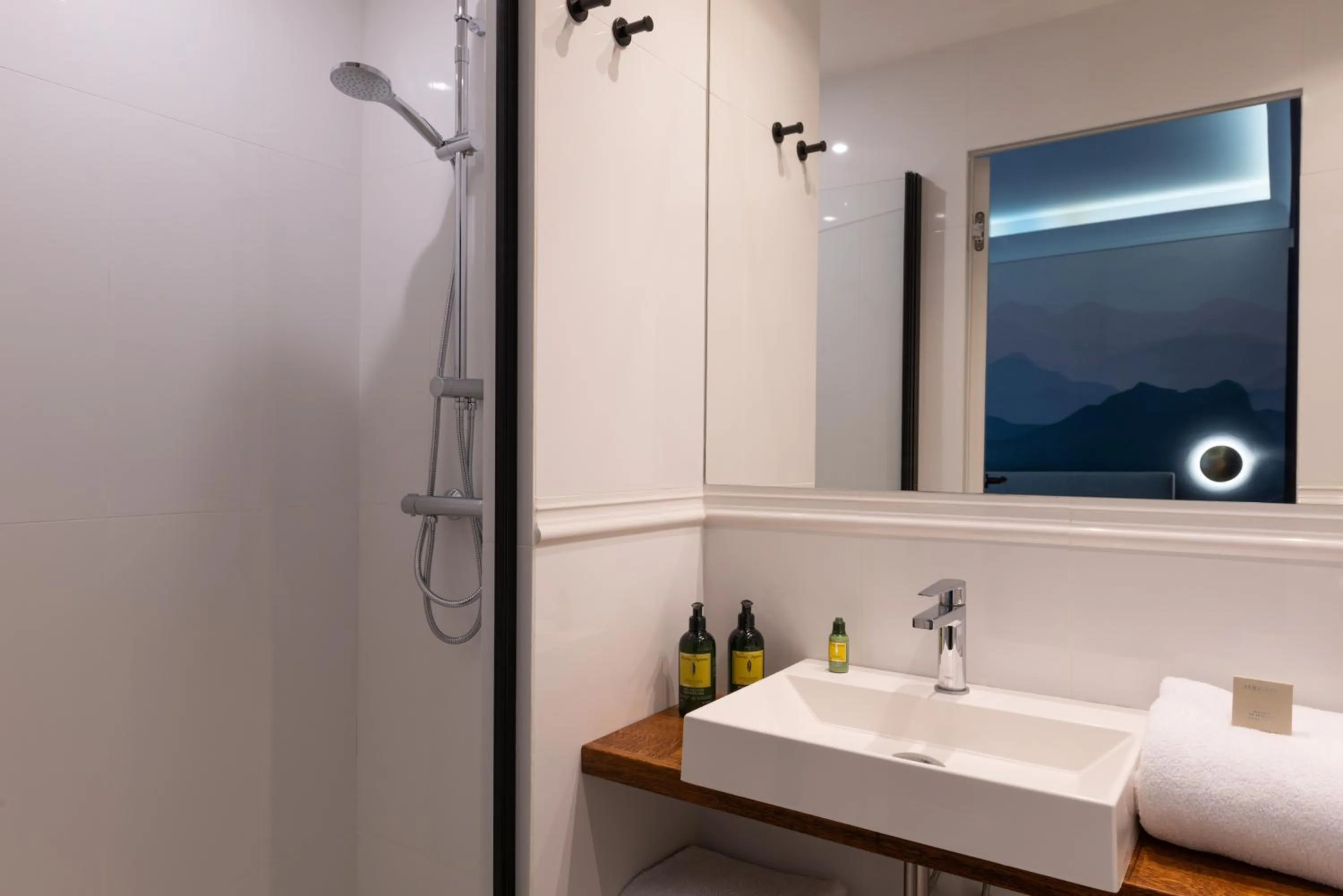 Bathroom in Hôtel Le Milie Rose