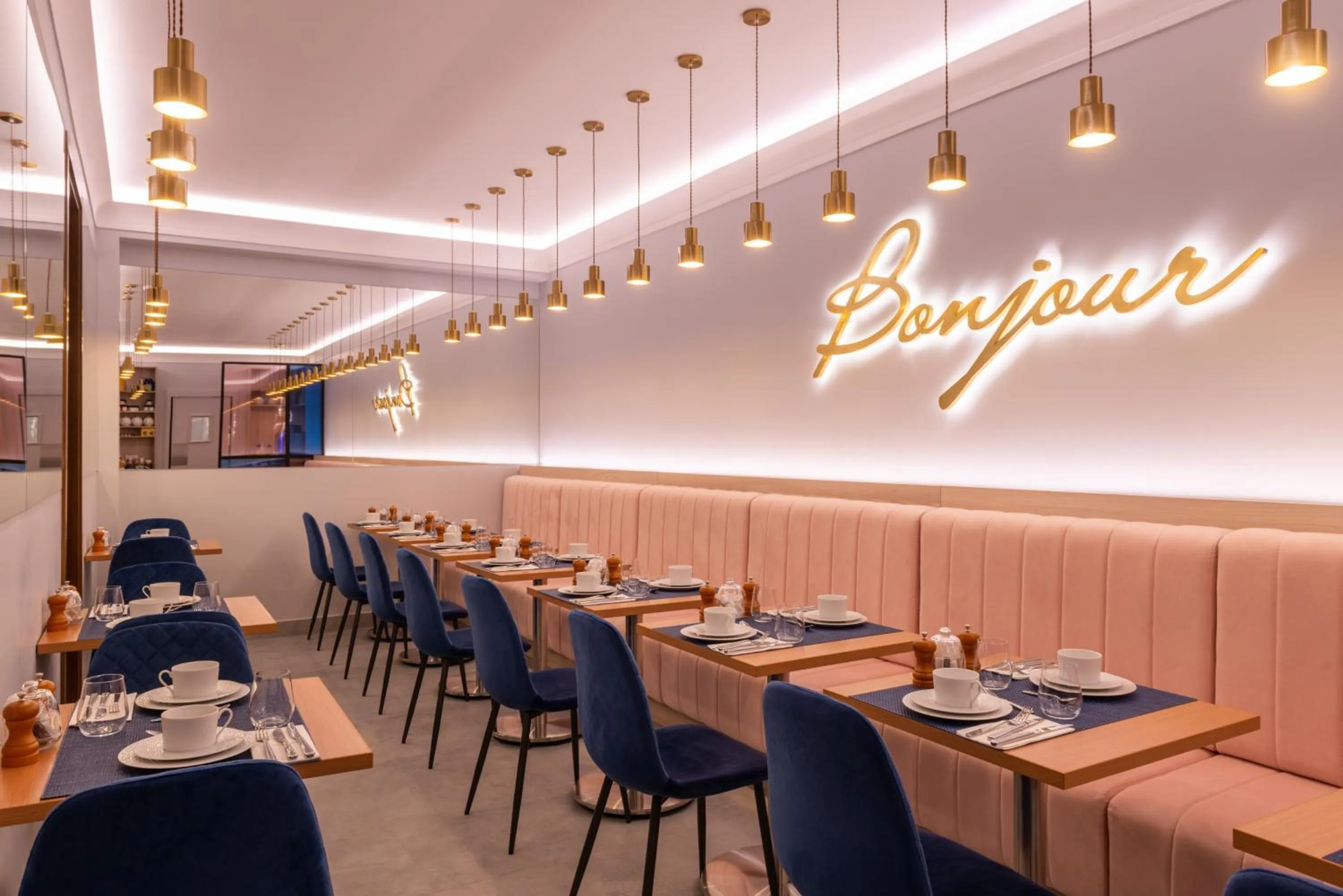 Breakfast in Hôtel Le Milie Rose