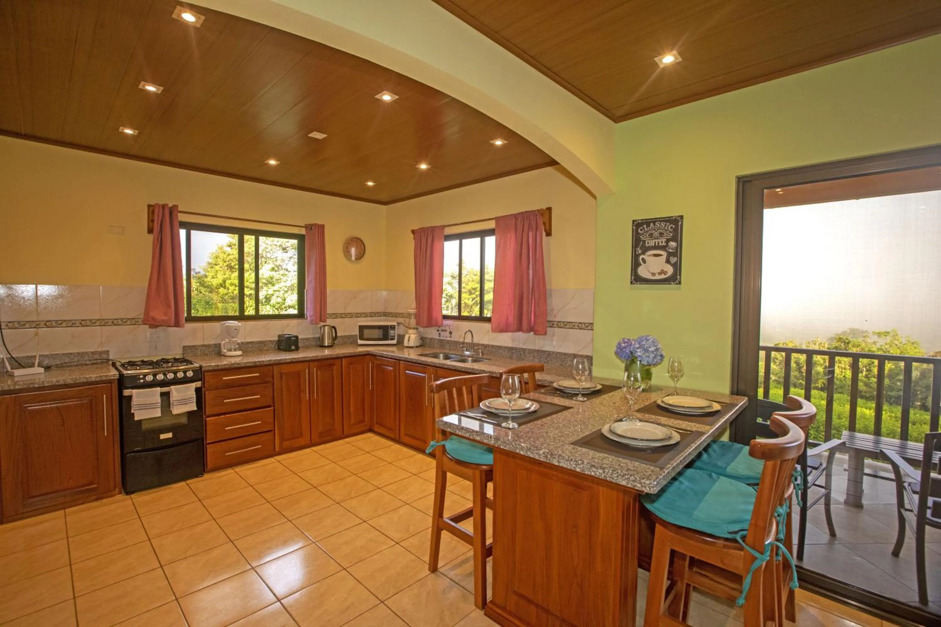 Beautiful 2 Bedroom Villa with Private Nature Reserve - Friendship House