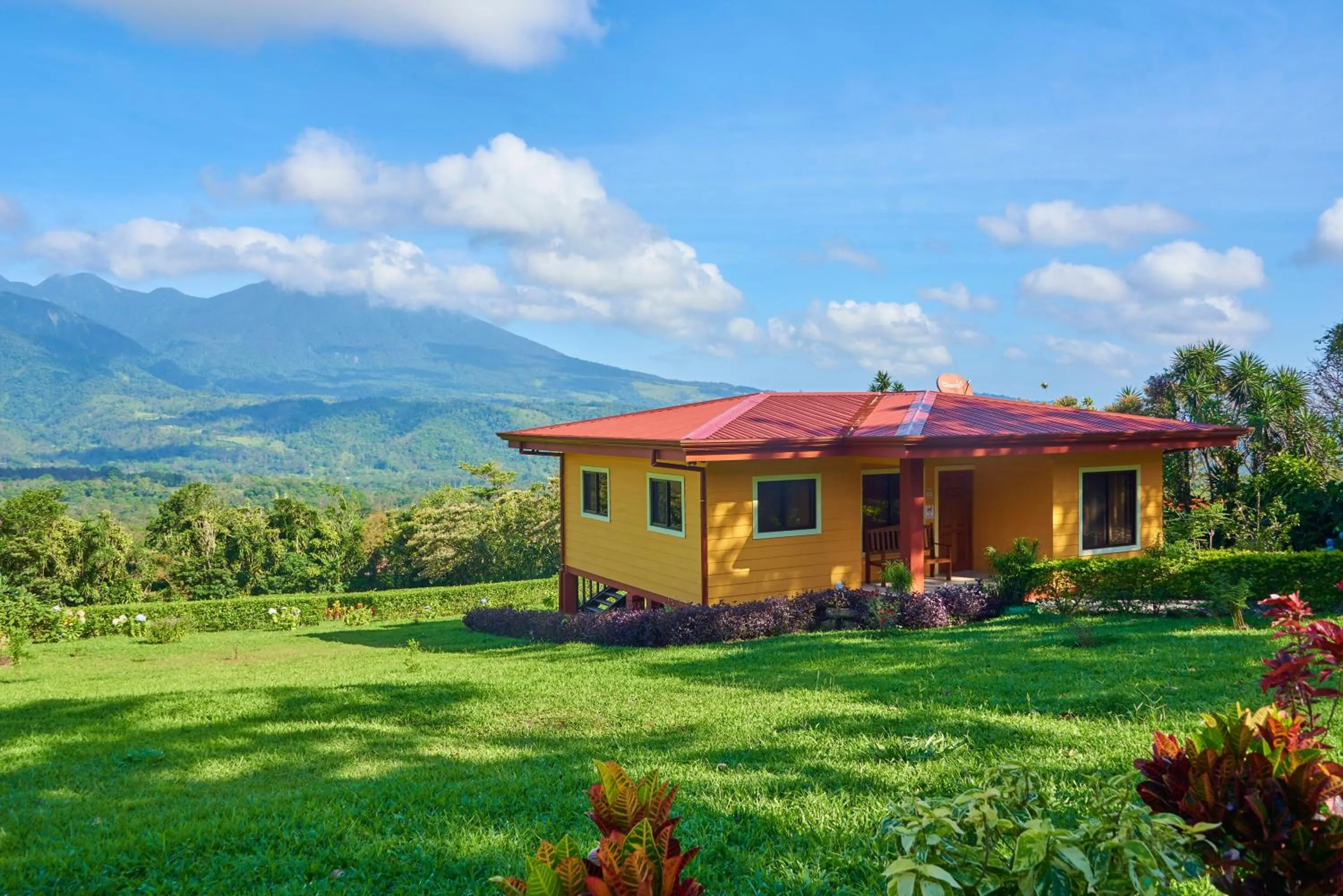 Beautiful 2 Bedroom Villa with Private Nature Reserve - Friendship House