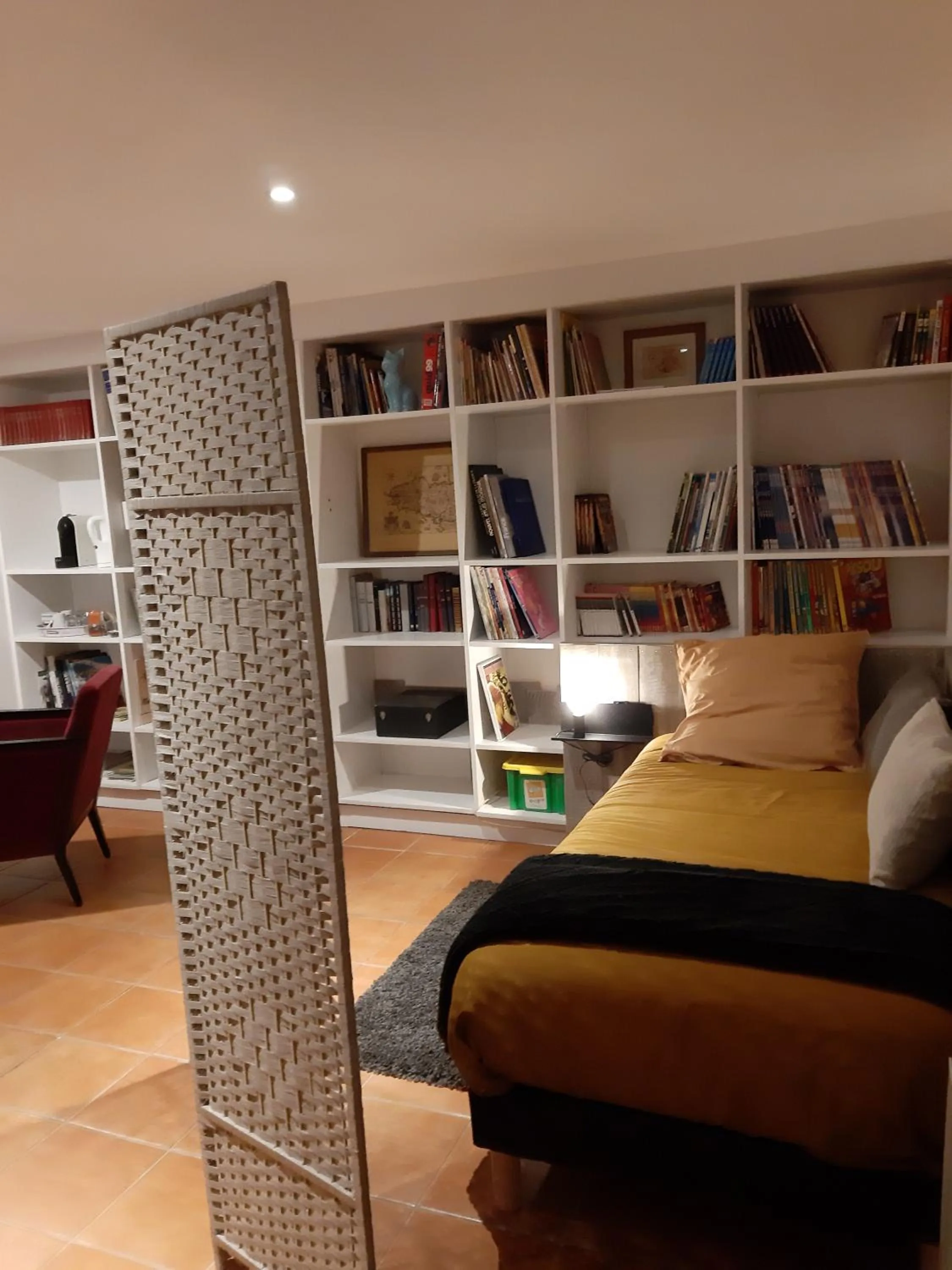 Library in La Longère d'Arzoù, chambres d'hôtes