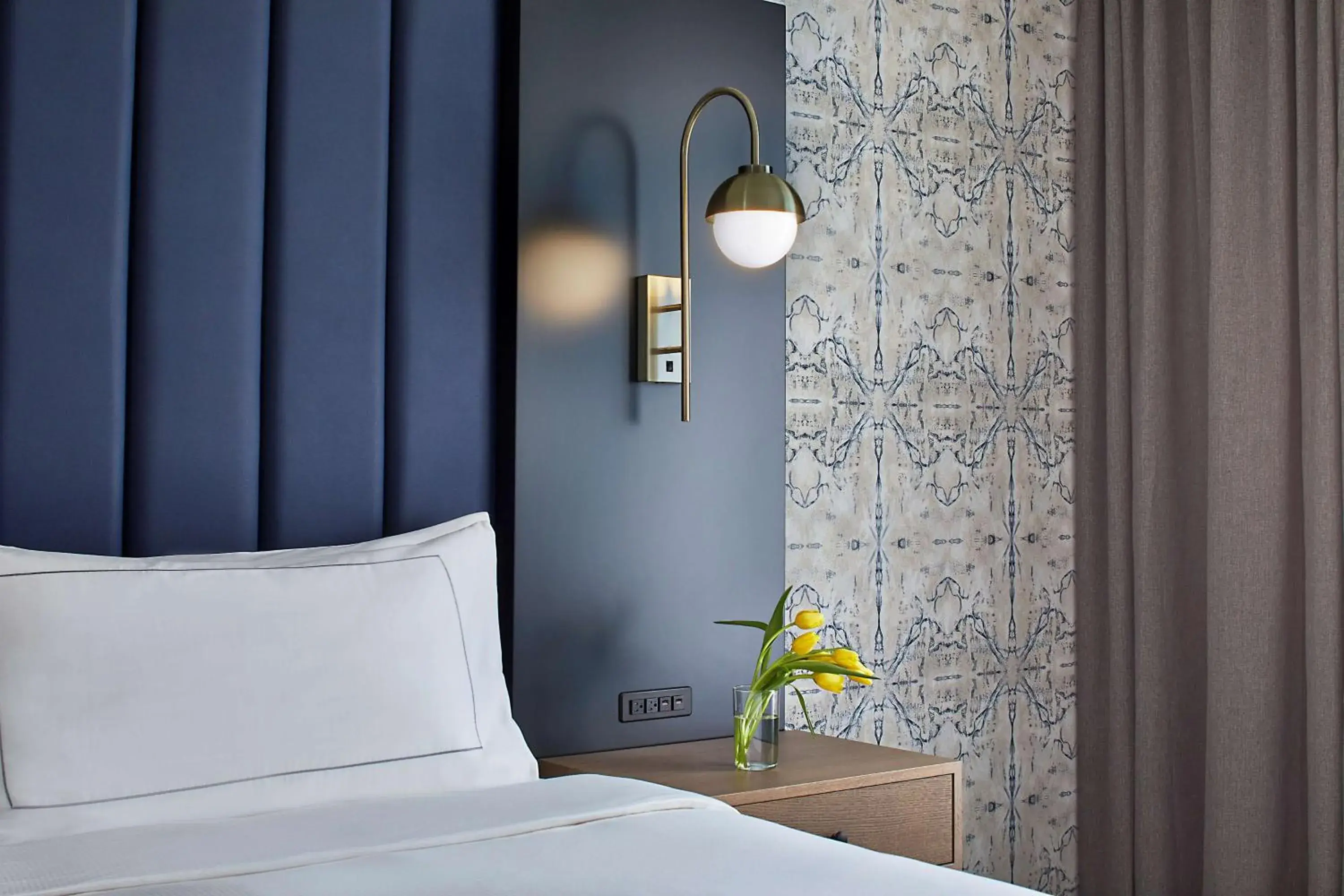 Bed in The Hamilton Alpharetta, Curio Collection By Hilton Bed in The Hamilton Alpharetta, Curio Collection By Hilton