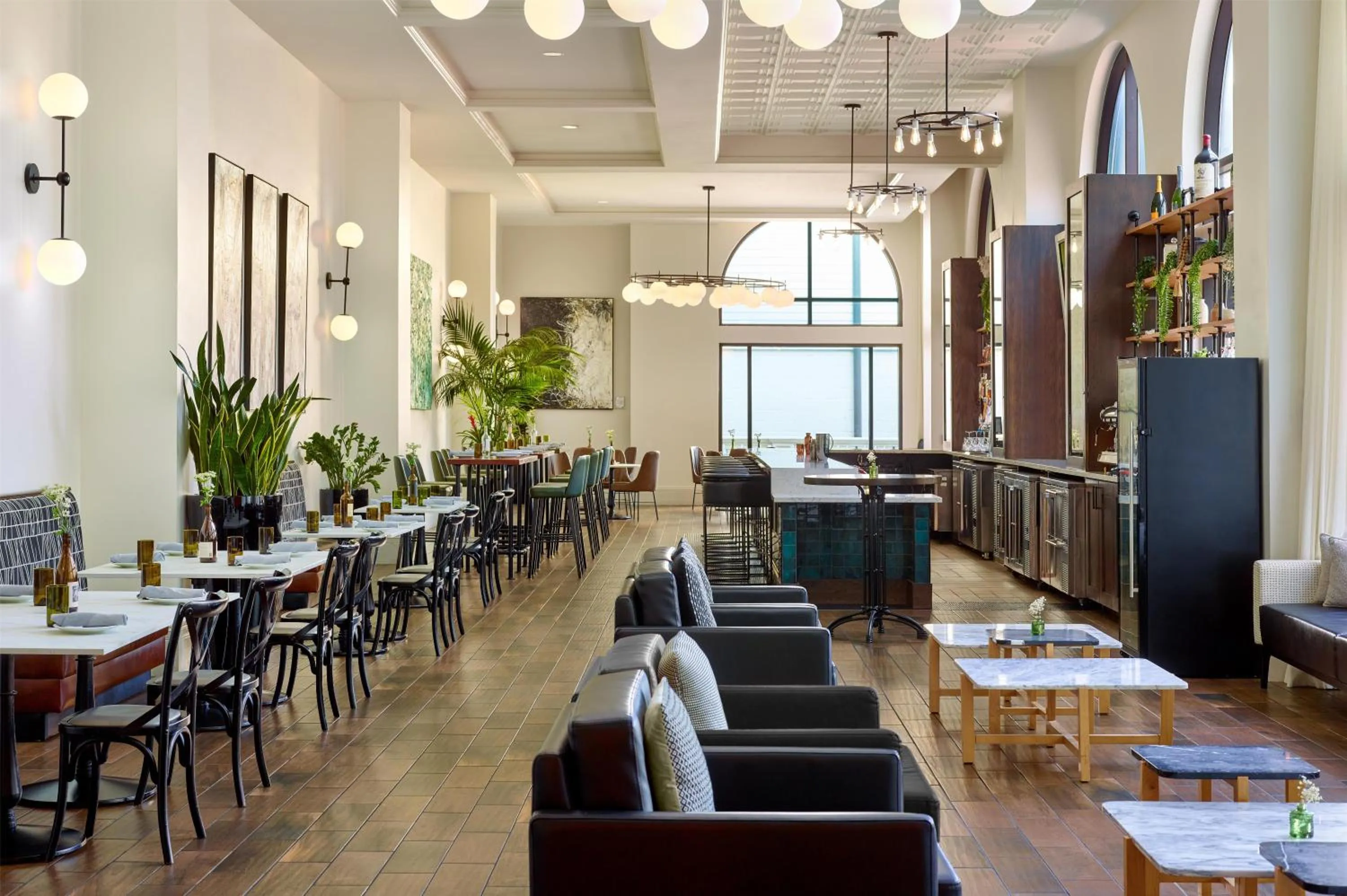 Lounge or bar in The Hamilton Alpharetta, Curio Collection By Hilton