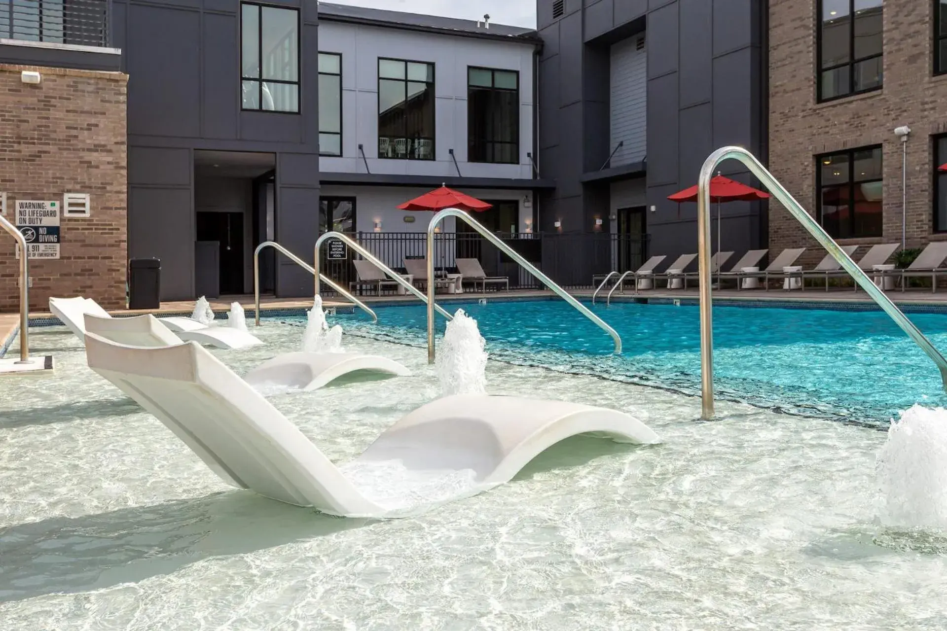 Swimming pool in Kasa Freemorewest Charlotte Swimming pool in Kasa Freemorewest Charlotte