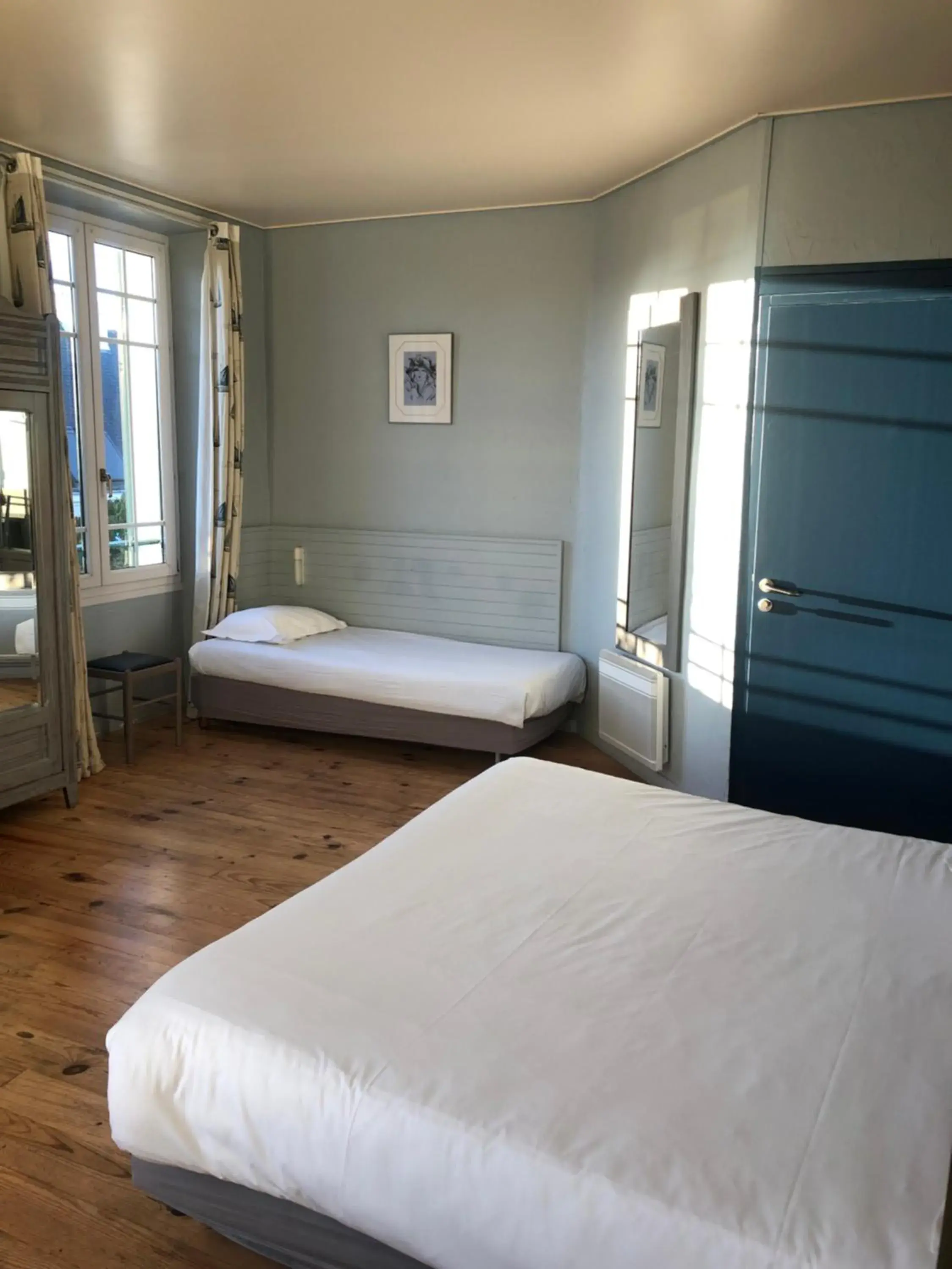Triple Room with Balcony in Hôtel de la Poste - Piriac-sur-mer Triple Room with Balcony in Hôtel de la Poste - Piriac-sur-mer