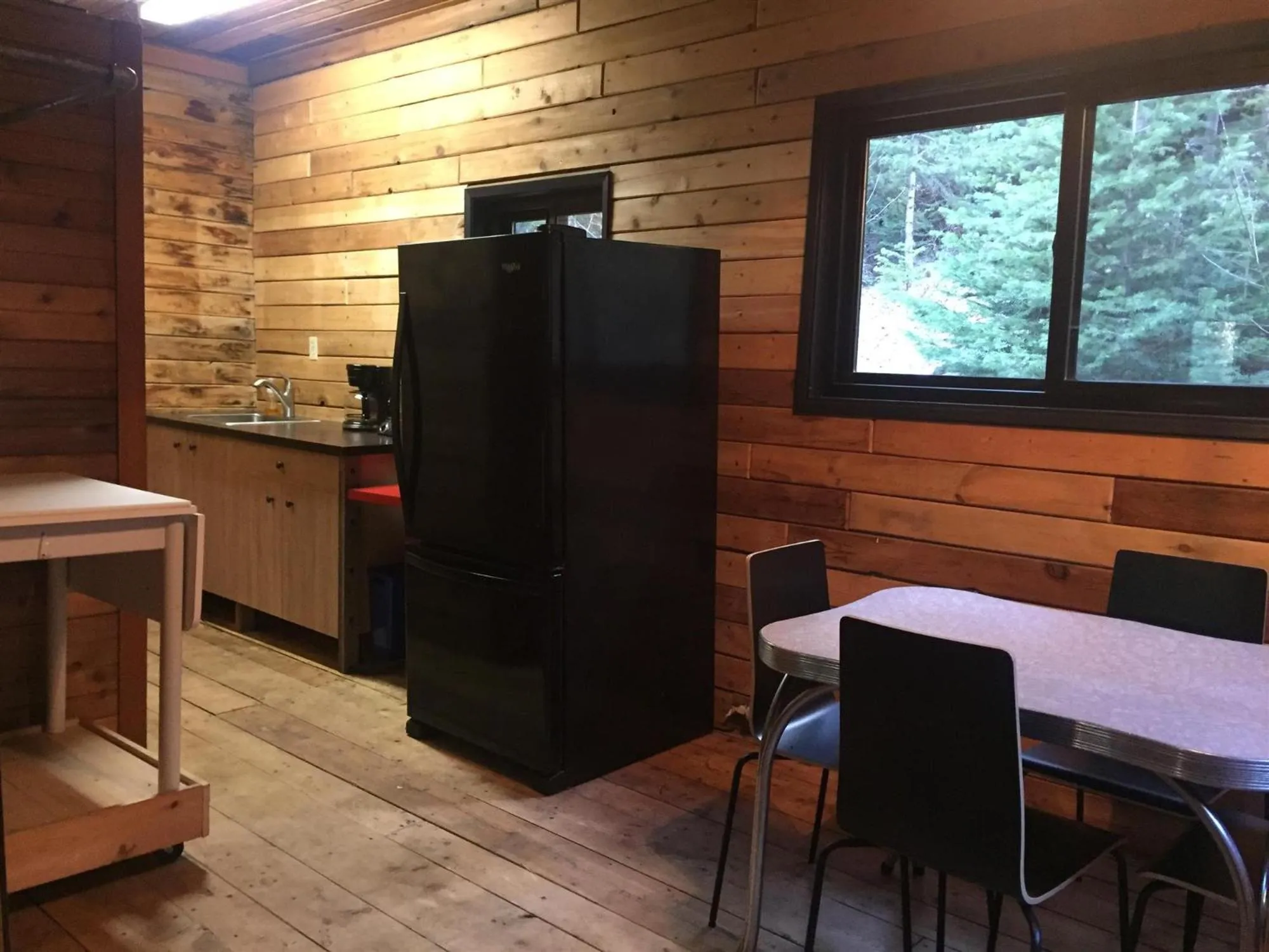 Dining area in Chute Lake Lodge