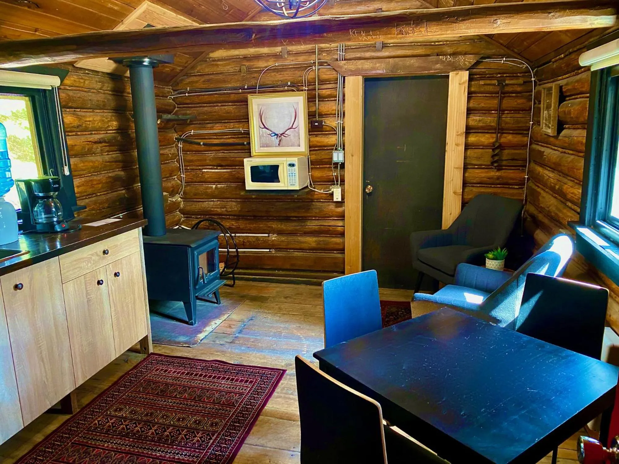 Dining area in Chute Lake Lodge