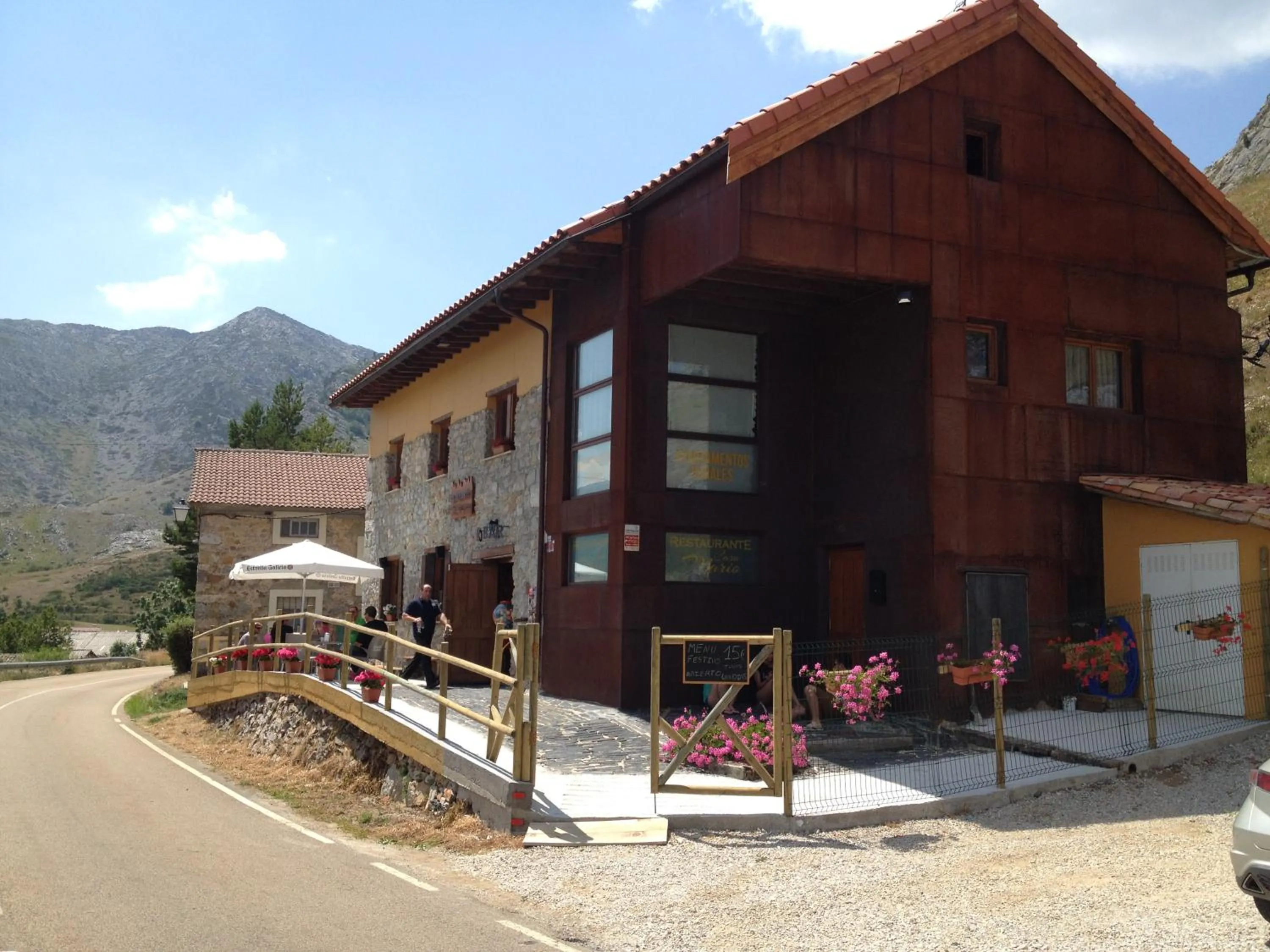 Property building in Alojamientos Casa San Habitaciónes