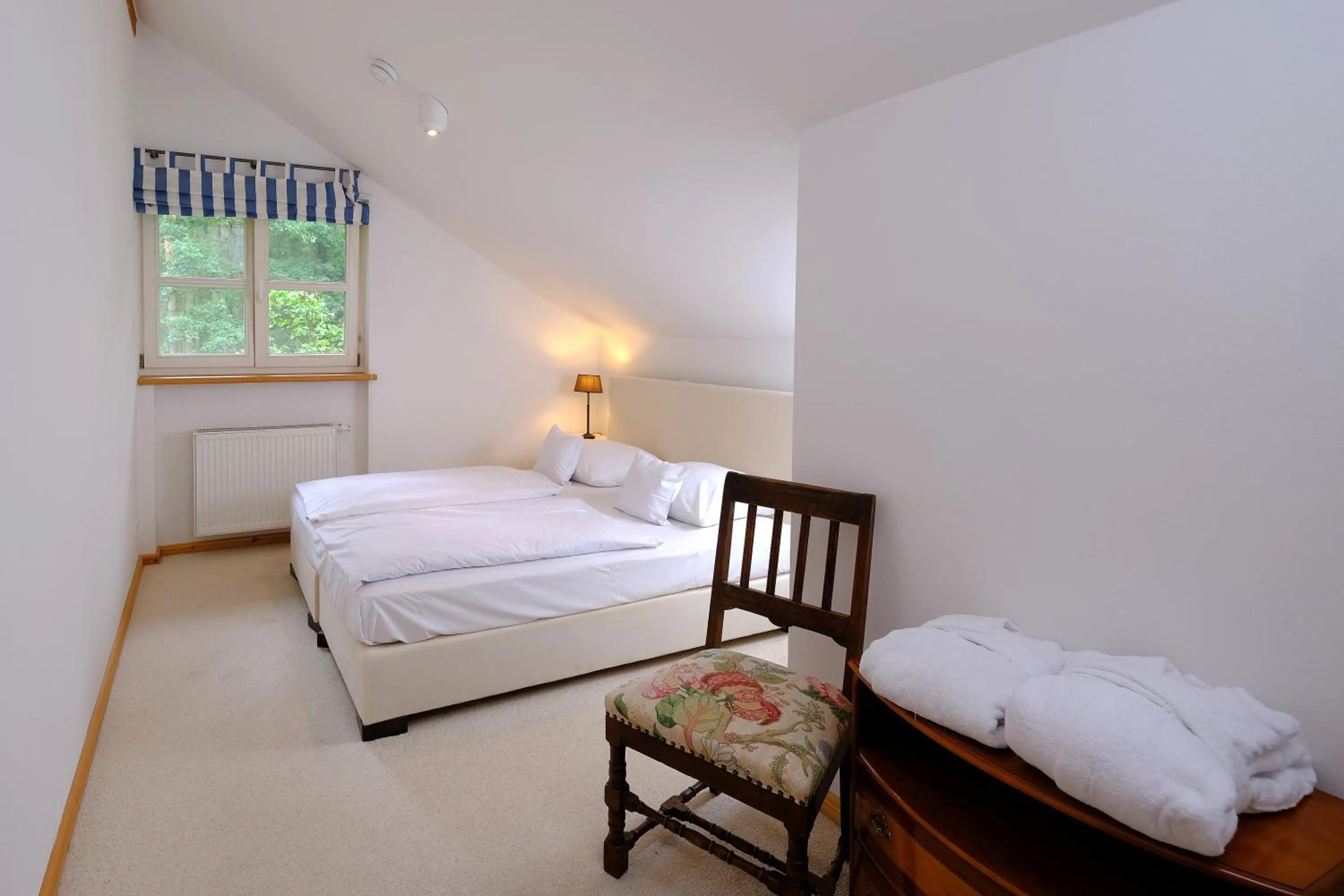 Photo of the whole room, Bed in Hotel Gut Klostermühle natur resort & medical spa