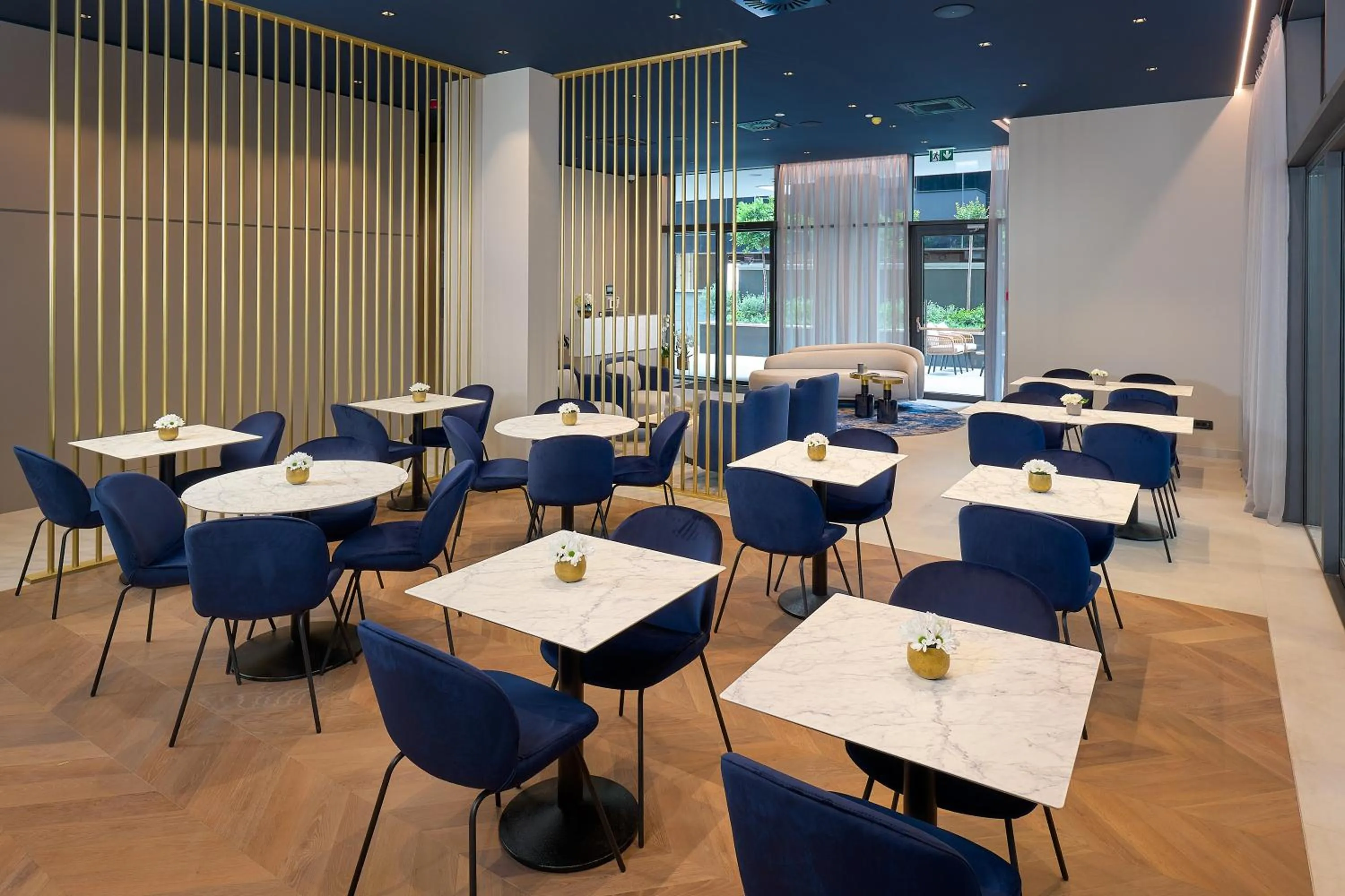 Restaurant/places to eat in Boutique Hotel Porto