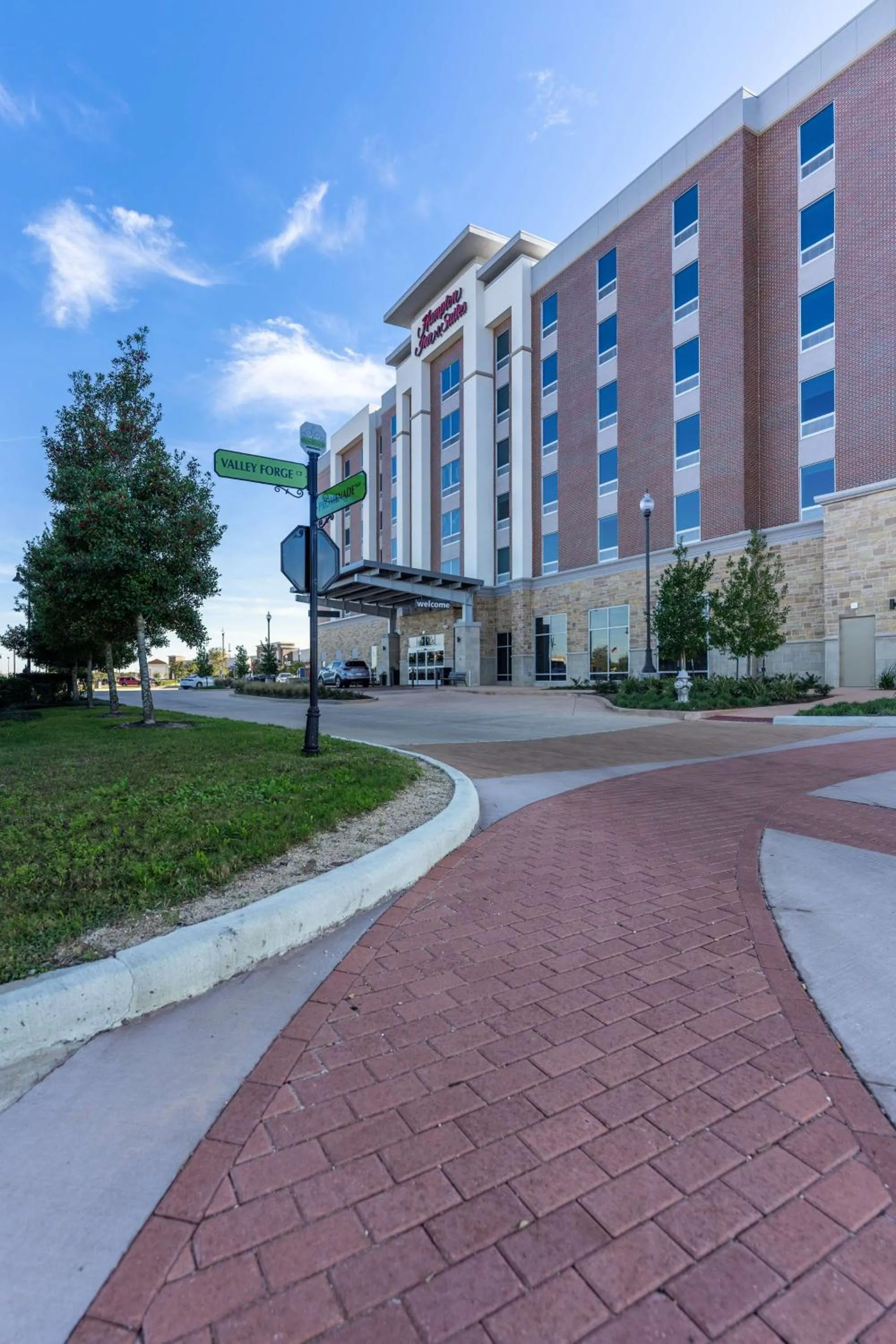 Property building in Hampton Inn & Suites Sugar Land, Tx