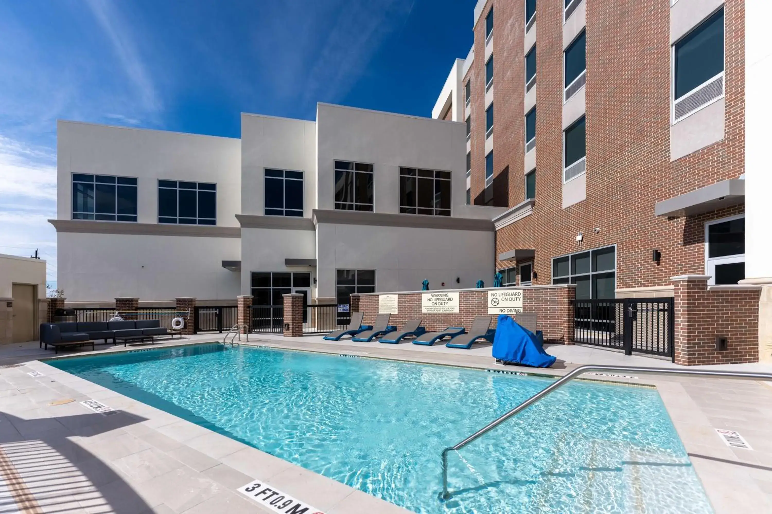 Pool view in Hampton Inn & Suites Sugar Land, Tx Pool view in Hampton Inn & Suites Sugar Land, Tx
