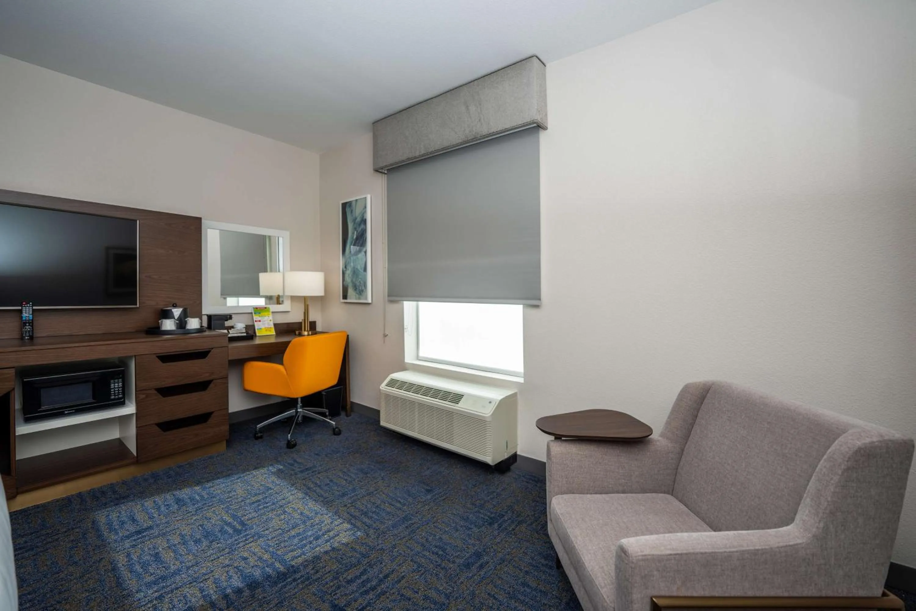 Bedroom in Hampton Inn & Suites Sugar Land, Tx