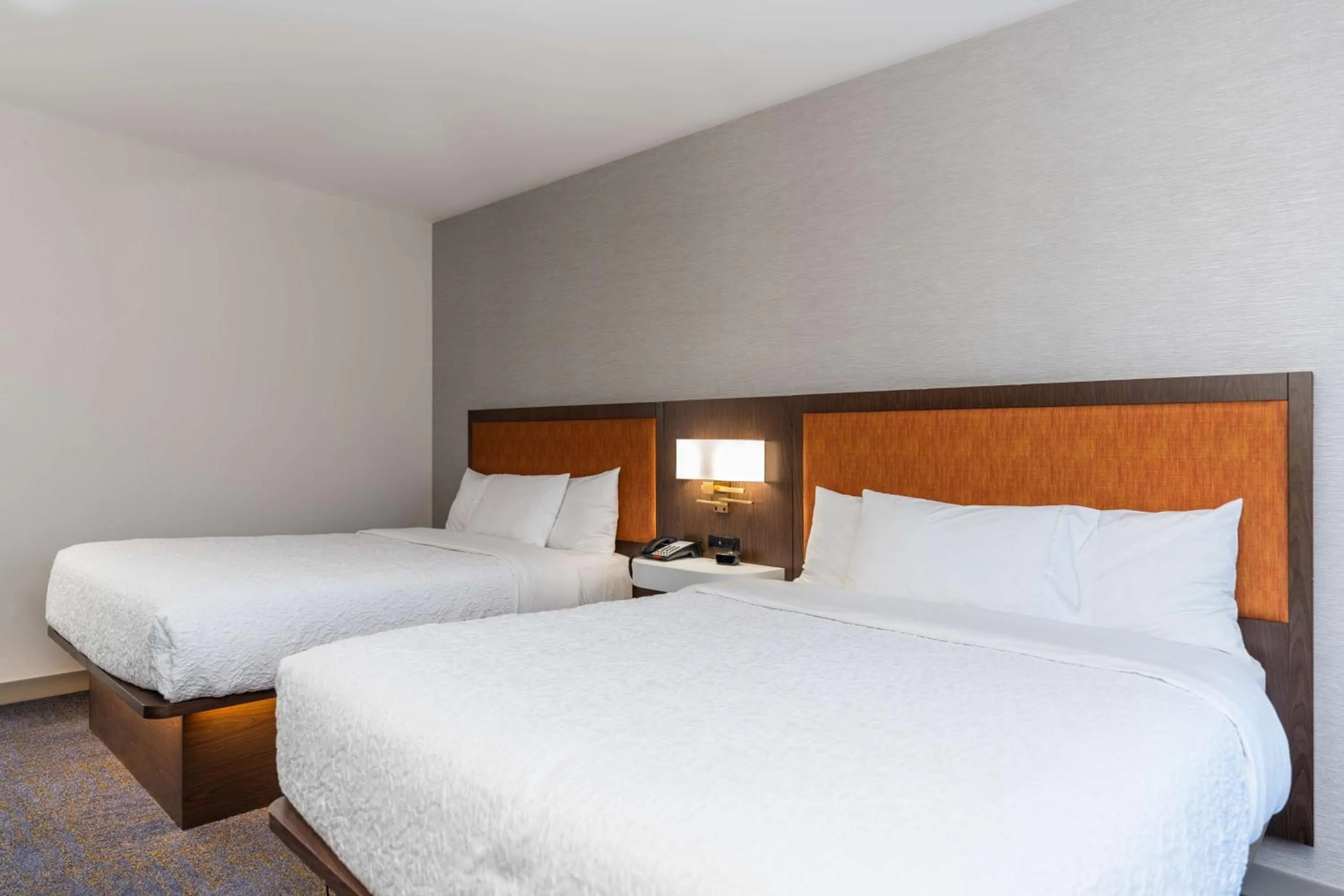 Bed in Hampton Inn & Suites Sugar Land, Tx