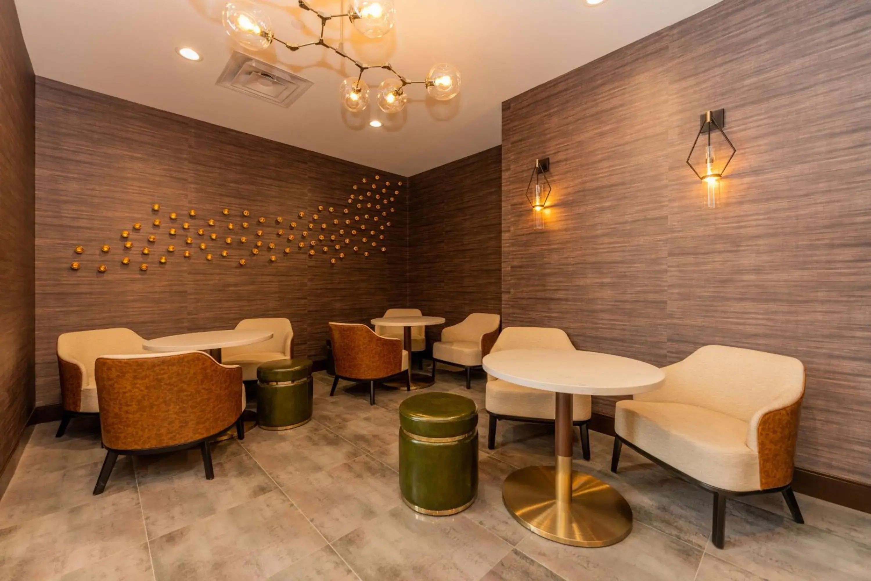 Lounge or bar in Hampton Inn & Suites Sugar Land, Tx Lounge or bar in Hampton Inn & Suites Sugar Land, Tx