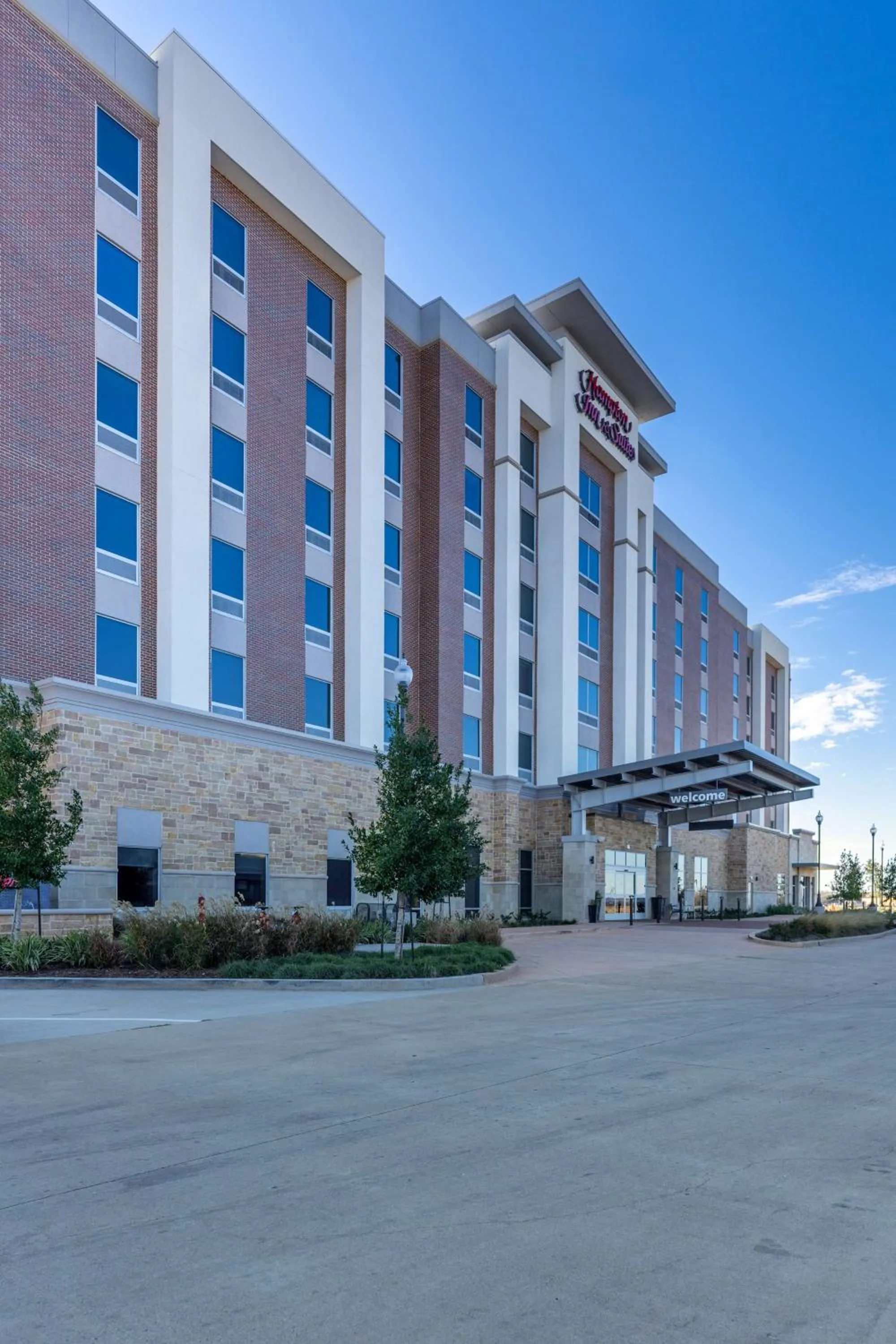 Property building in Hampton Inn & Suites Sugar Land, Tx