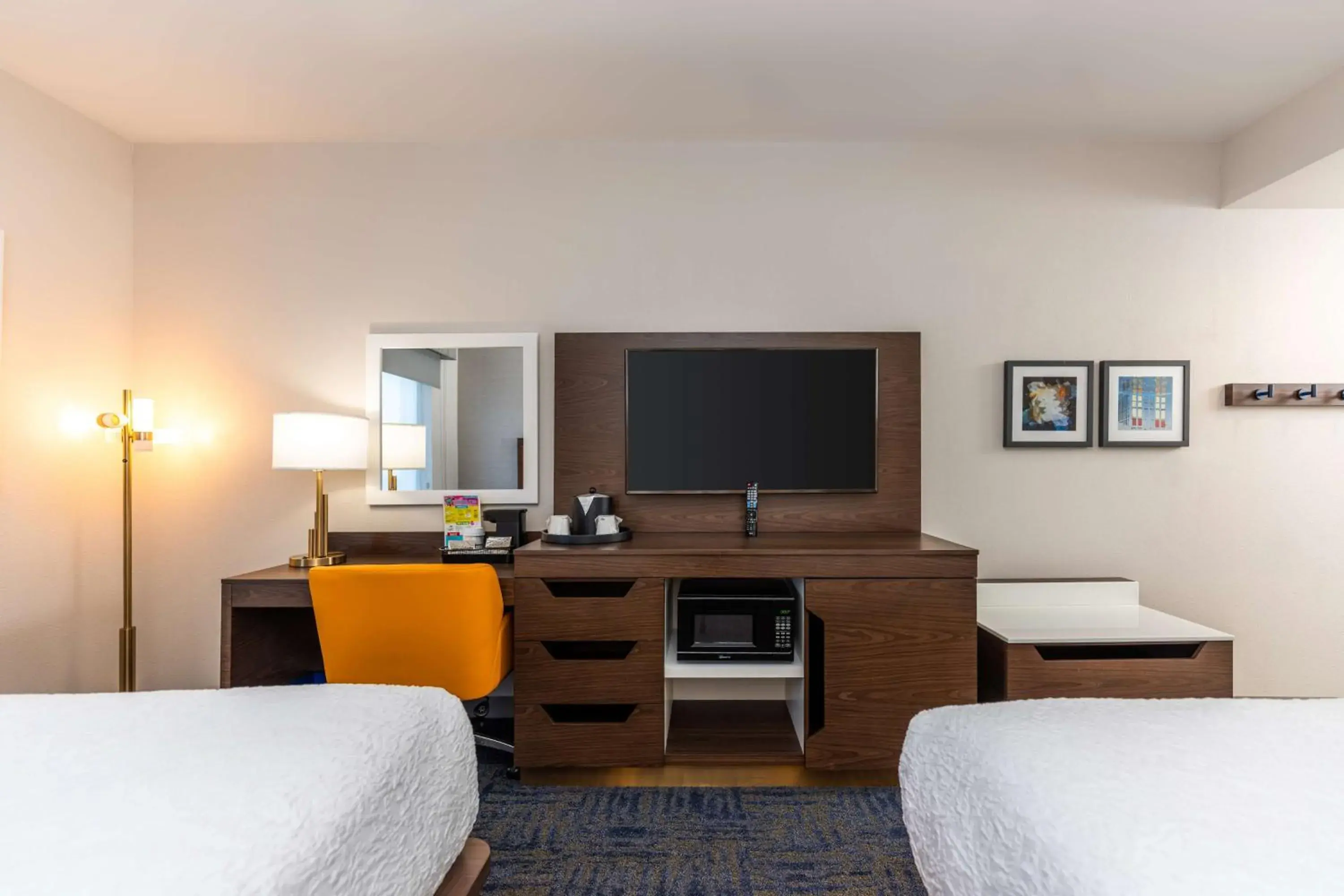 Bedroom, Bed in Hampton Inn & Suites Sugar Land, Tx Bedroom, Bed in Hampton Inn & Suites Sugar Land, Tx