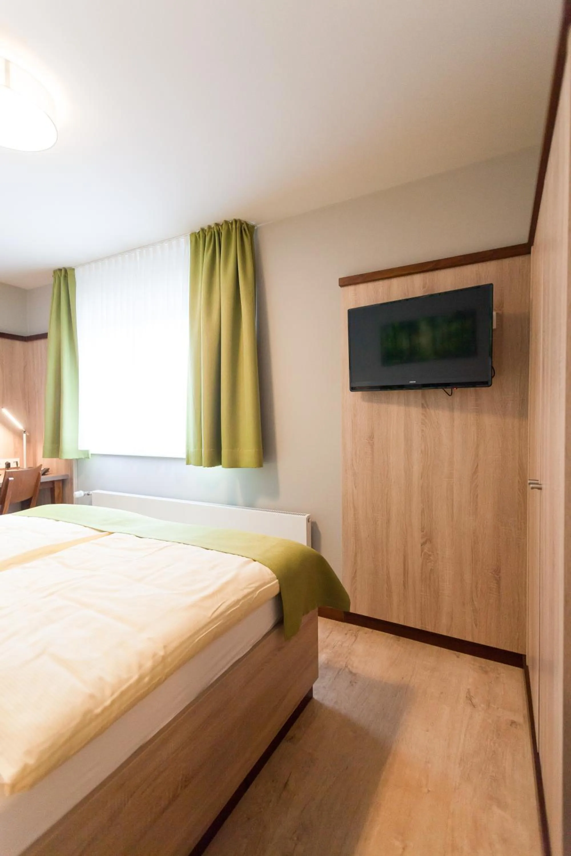 TV and multimedia, Bed in Hotel Restaurant Lüdenbach