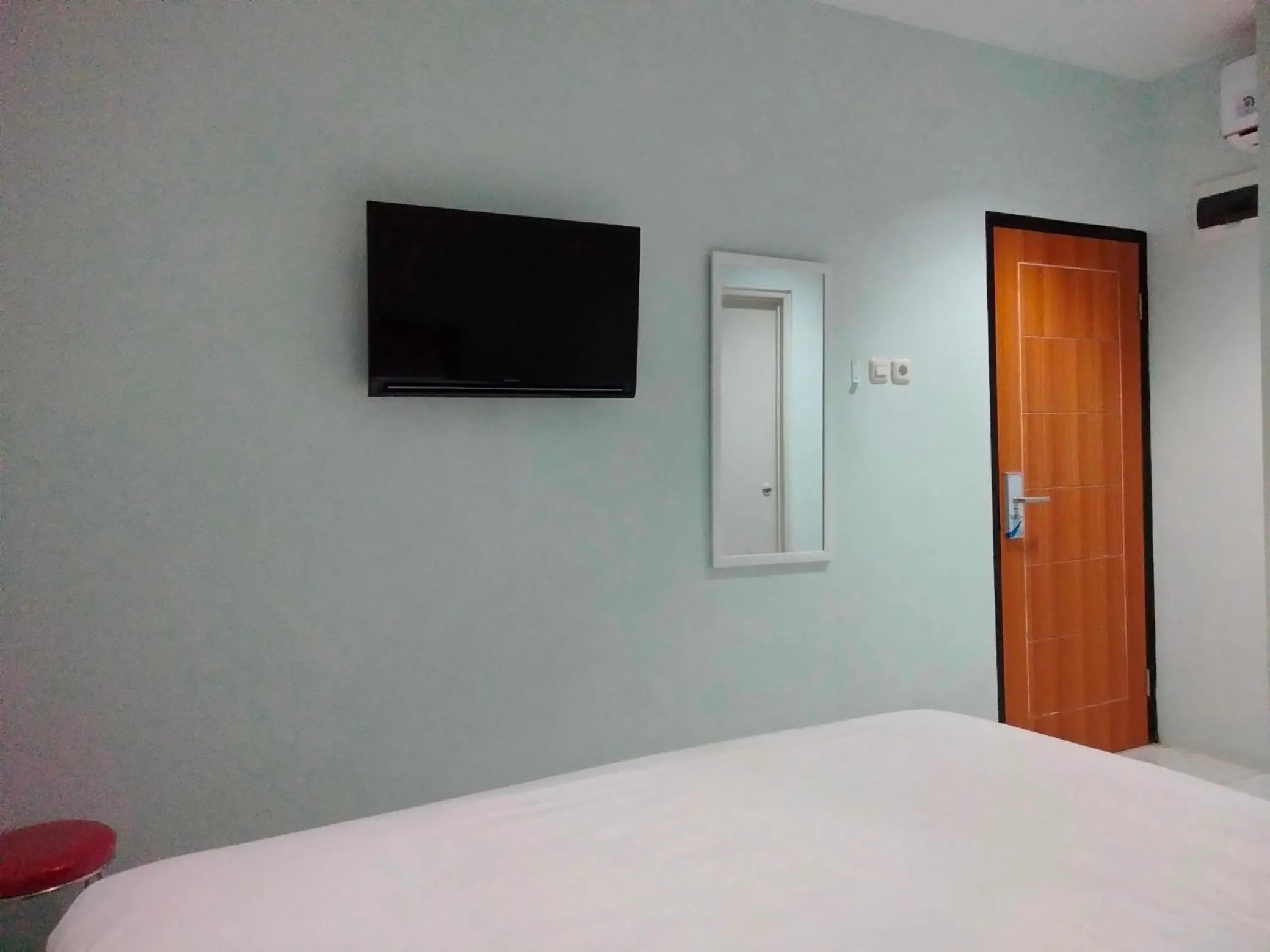 Property building, Bed in Bintaro 24 Hotel
