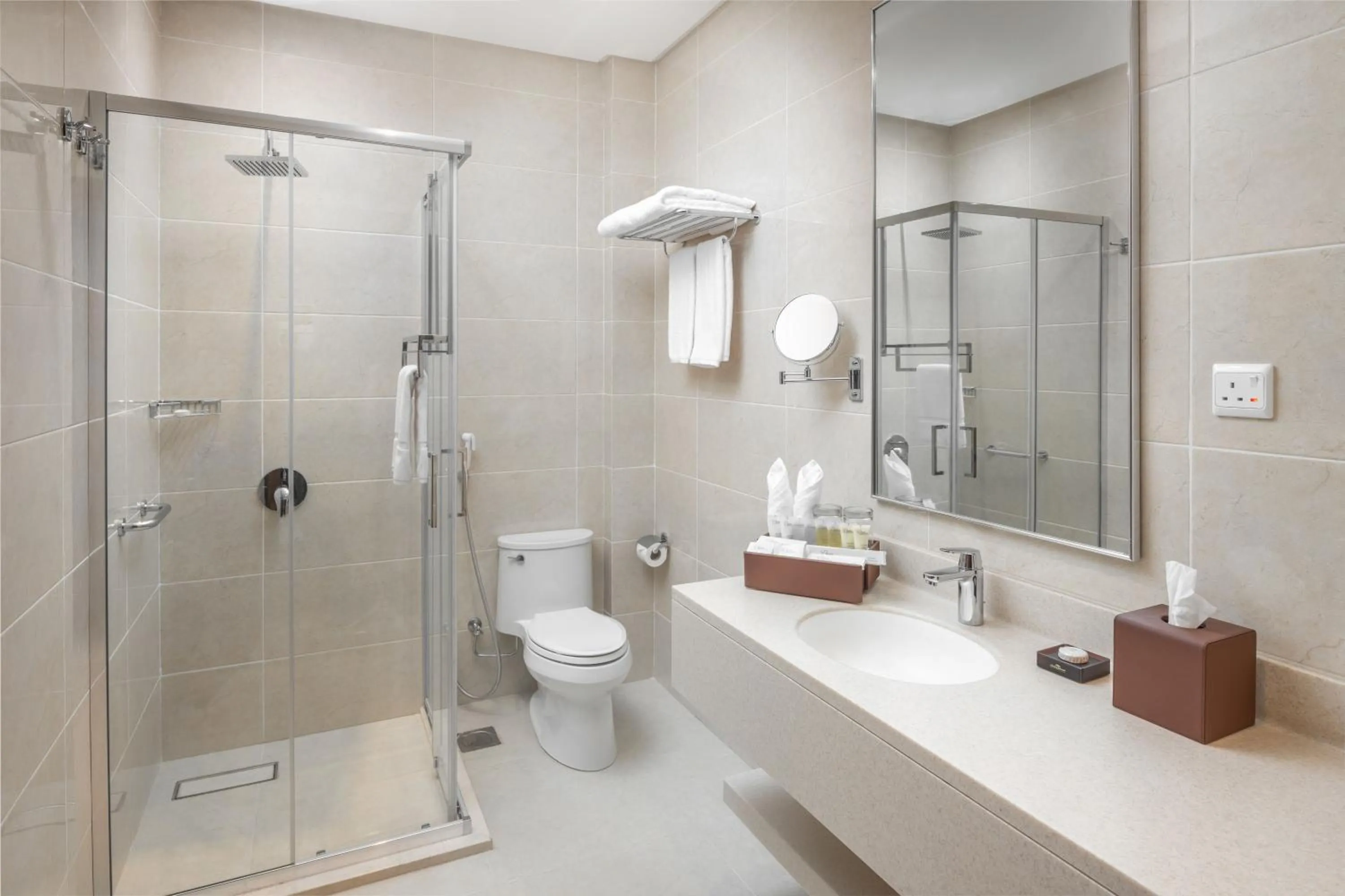 Shower in Qamar Hotel Jeddah