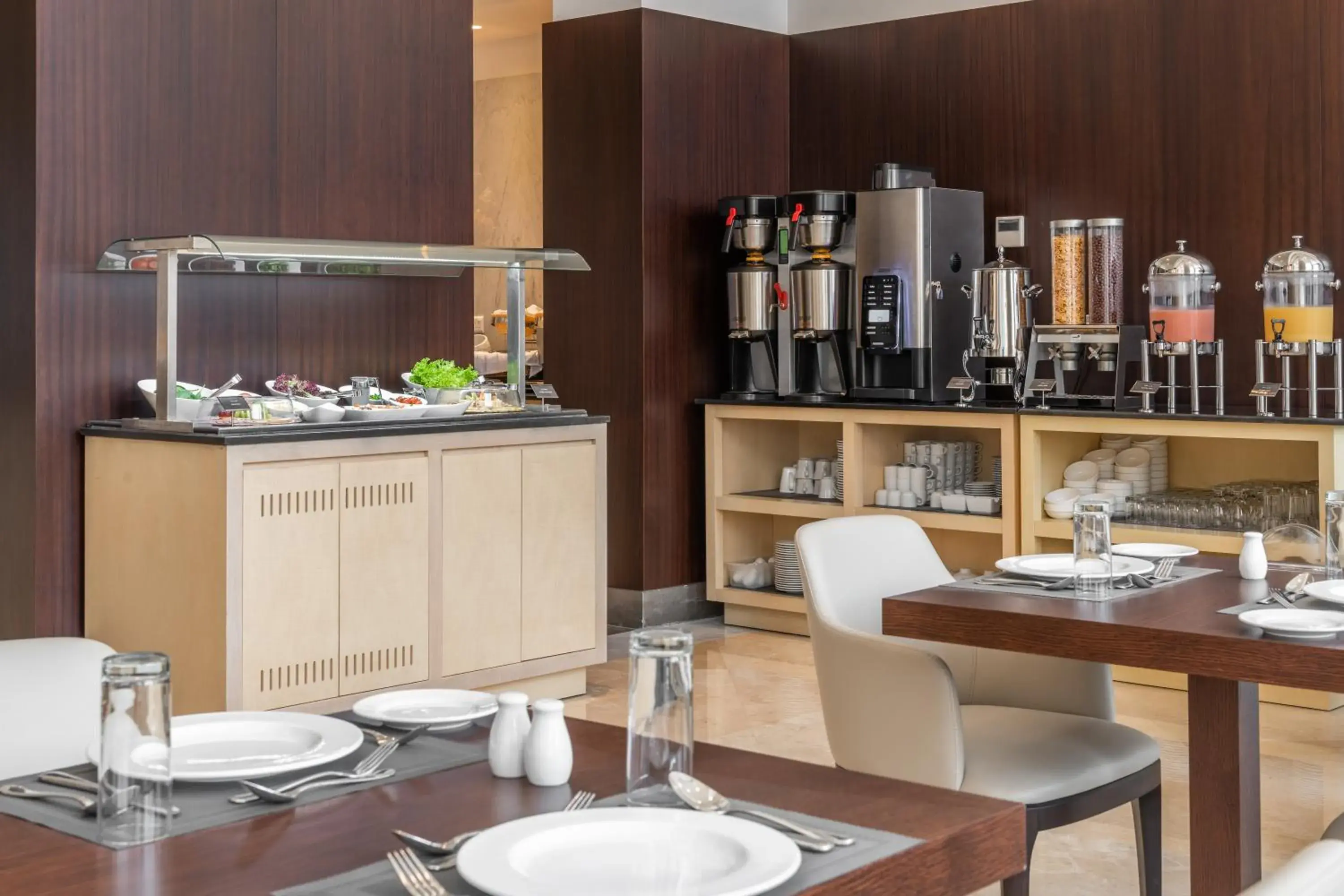 Restaurant/places to eat in Landmark Hotels & Suites - Formerly Qamar Hotel Restaurant/places to eat in Landmark Hotels & Suites - Formerly Qamar Hotel