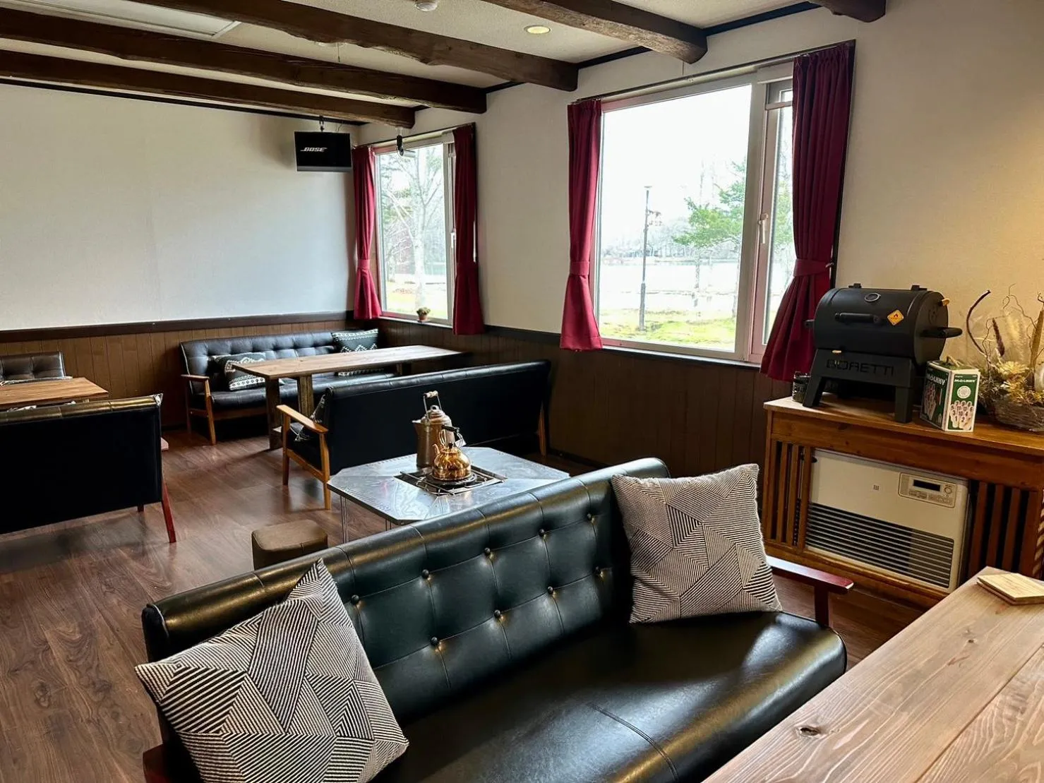 Communal lounge/ TV room in Lakeside Hotels Kuore