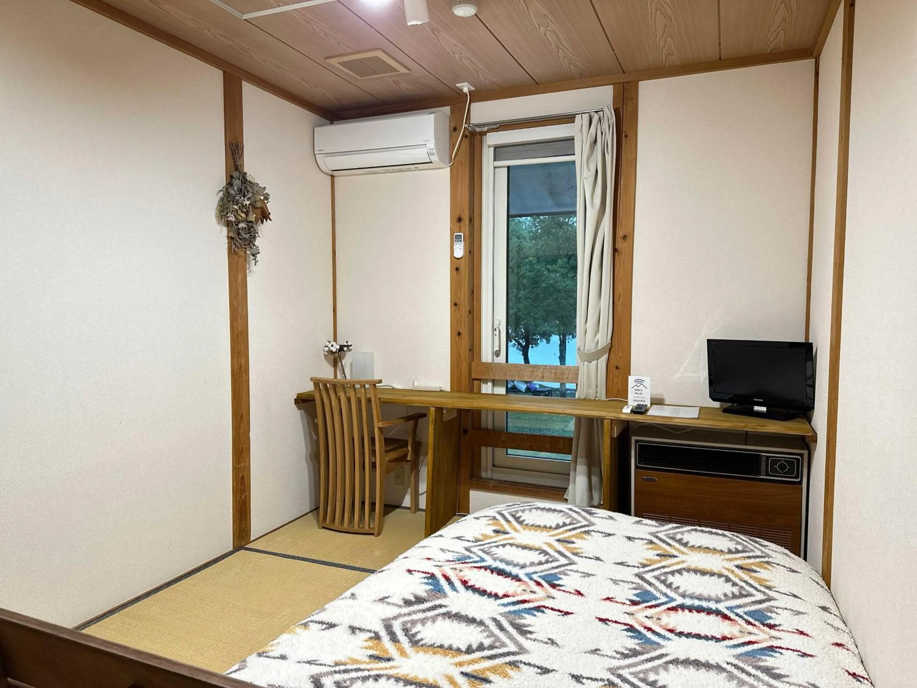 Bedroom, Bed in Lakeside Hotels Kuore