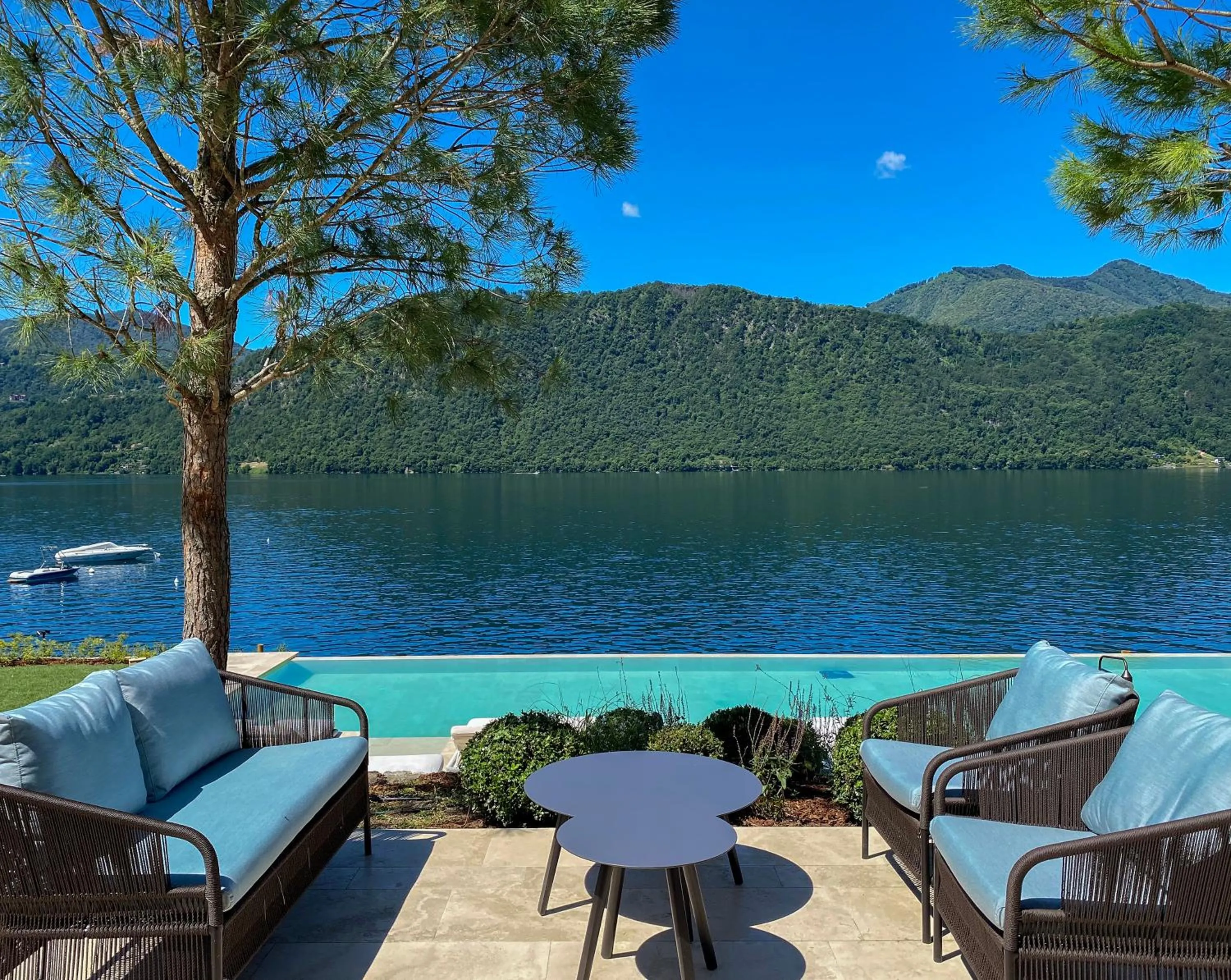 Restaurant/places to eat in Laqua by the lake