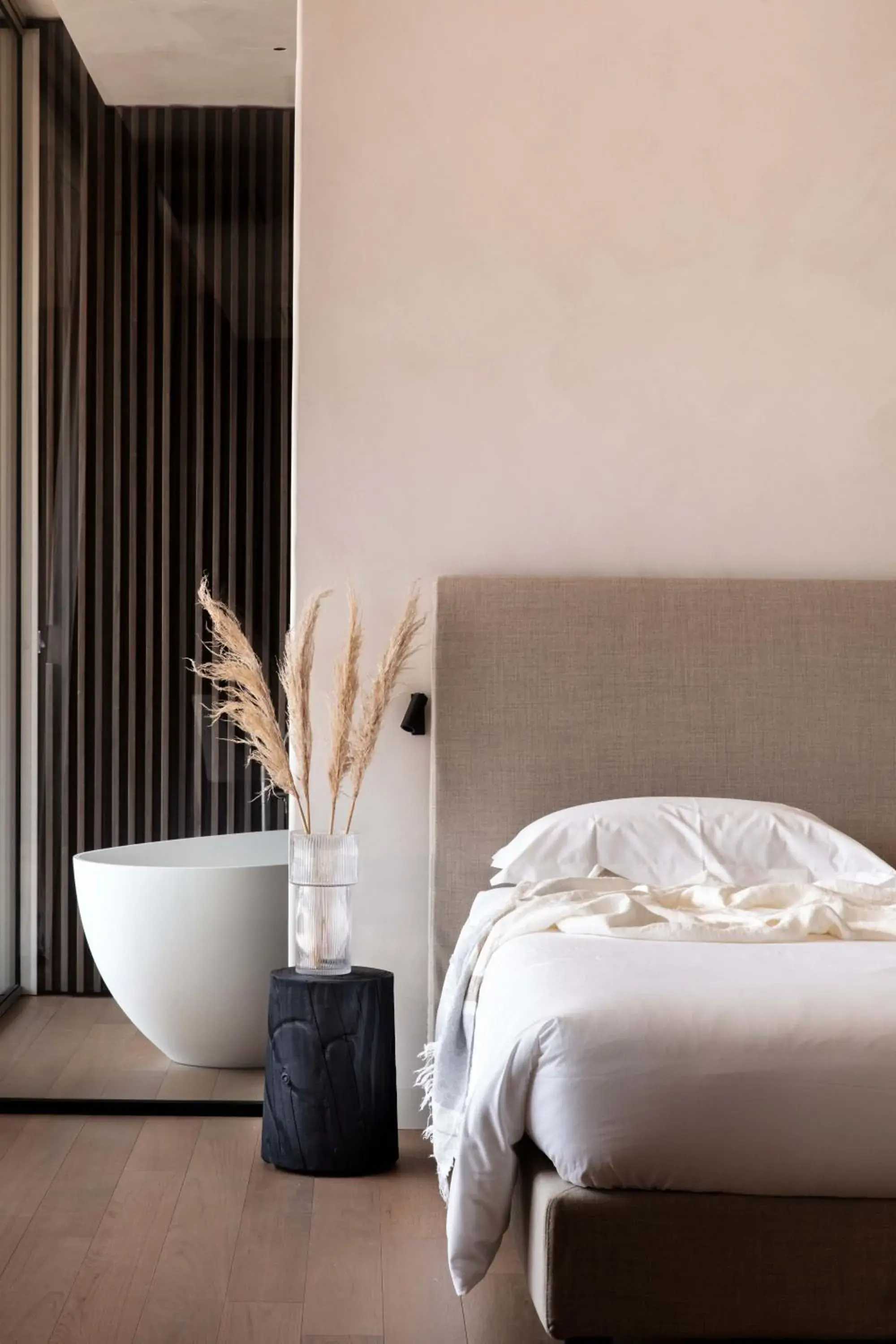 Decorative detail, Bed in Laqua by the lake Decorative detail, Bed in Laqua by the lake