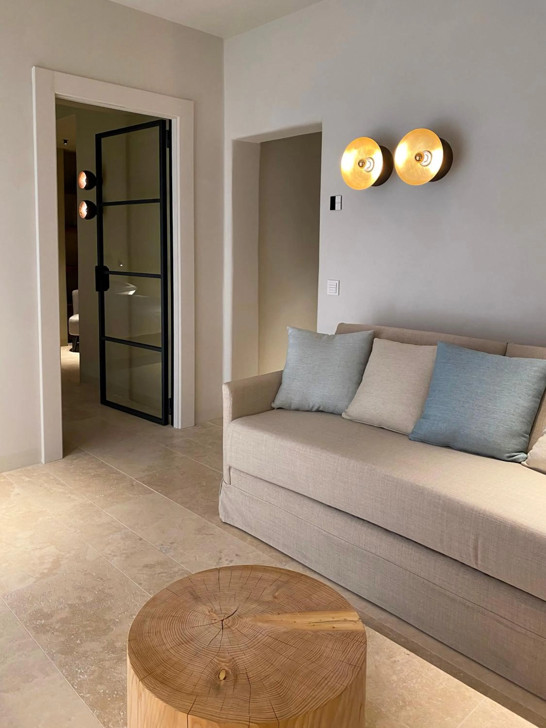 Living room in Laqua by the lake