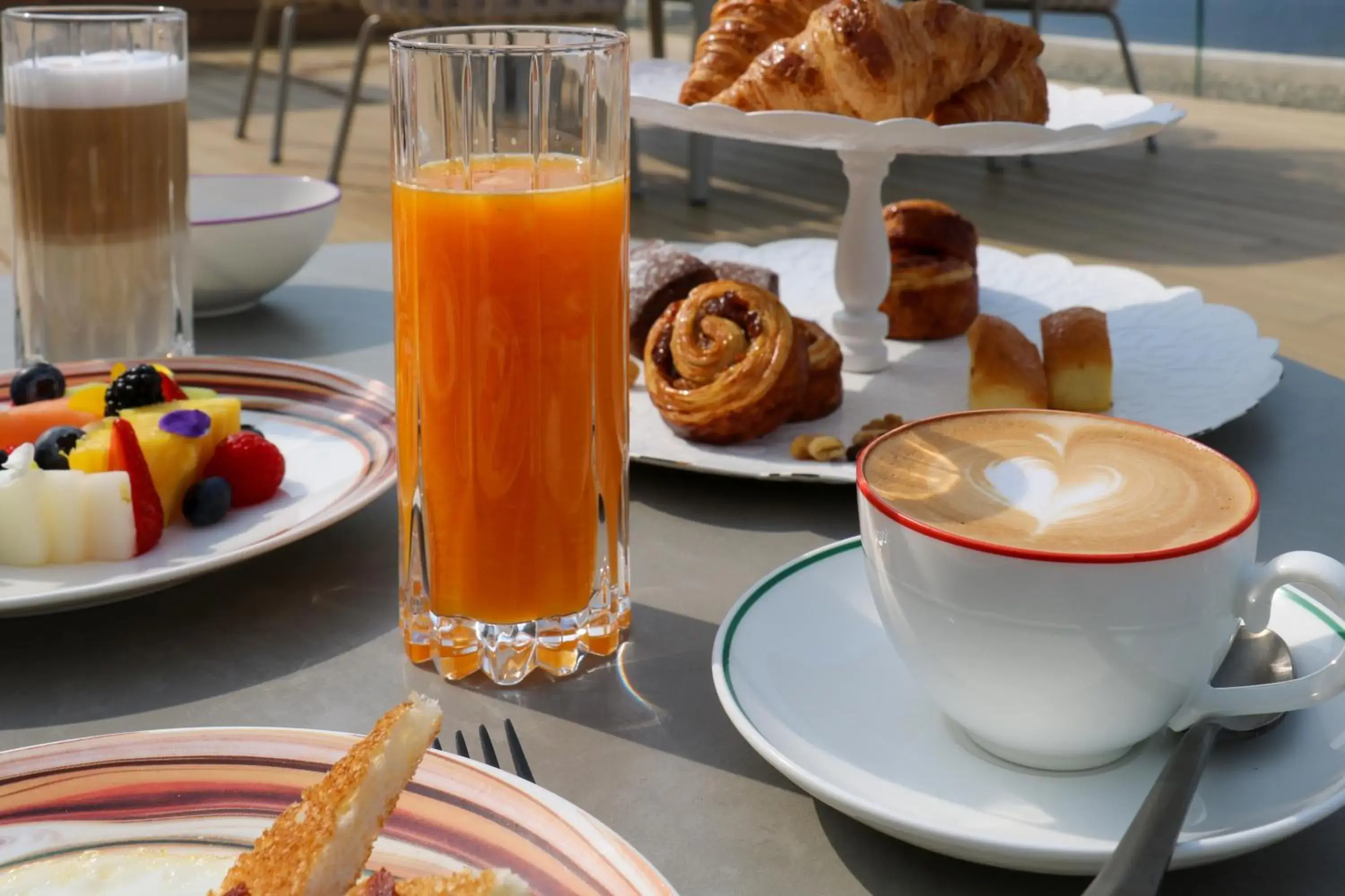 Breakfast in Laqua by the lake Breakfast in Laqua by the lake