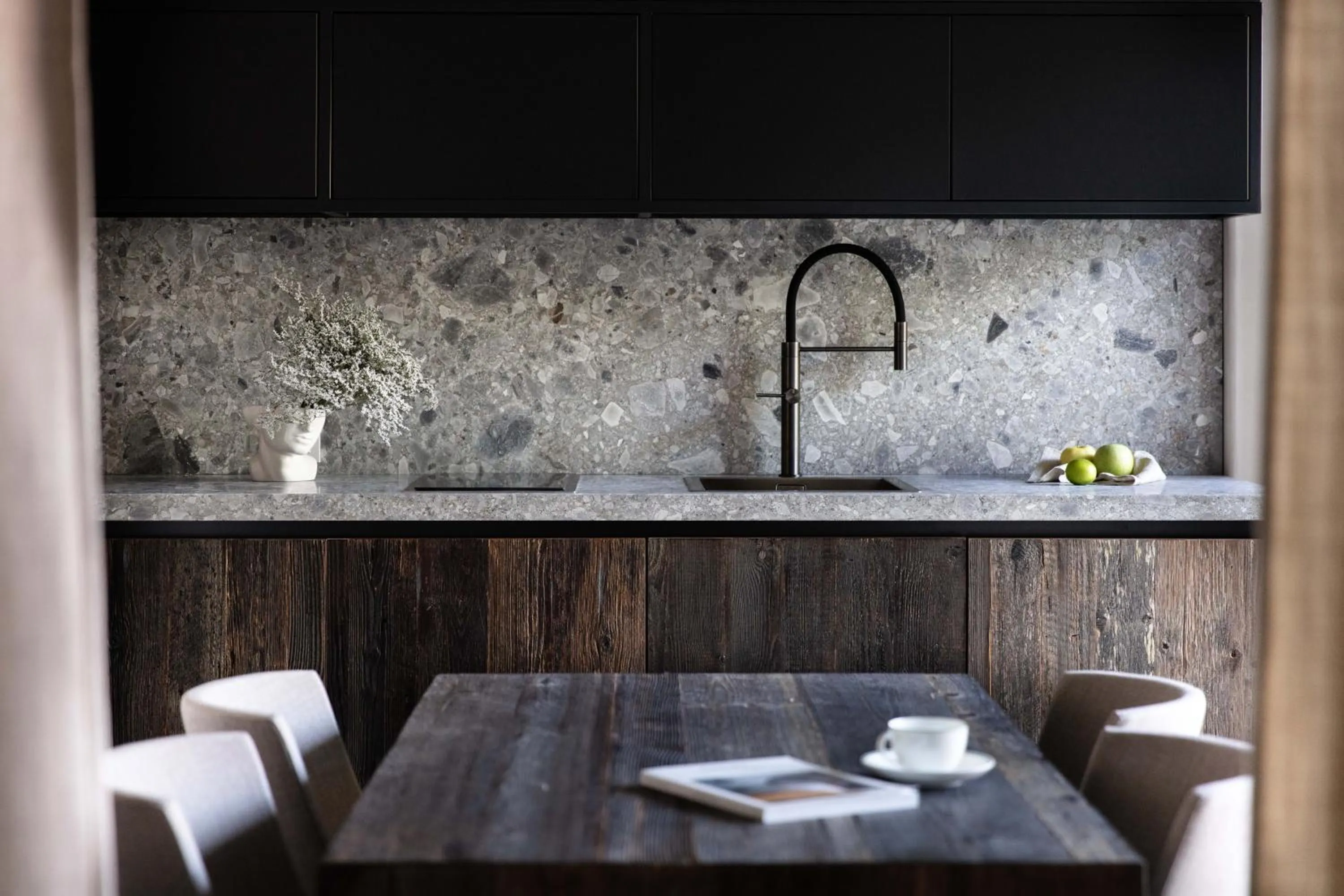 Decorative detail in Laqua by the lake