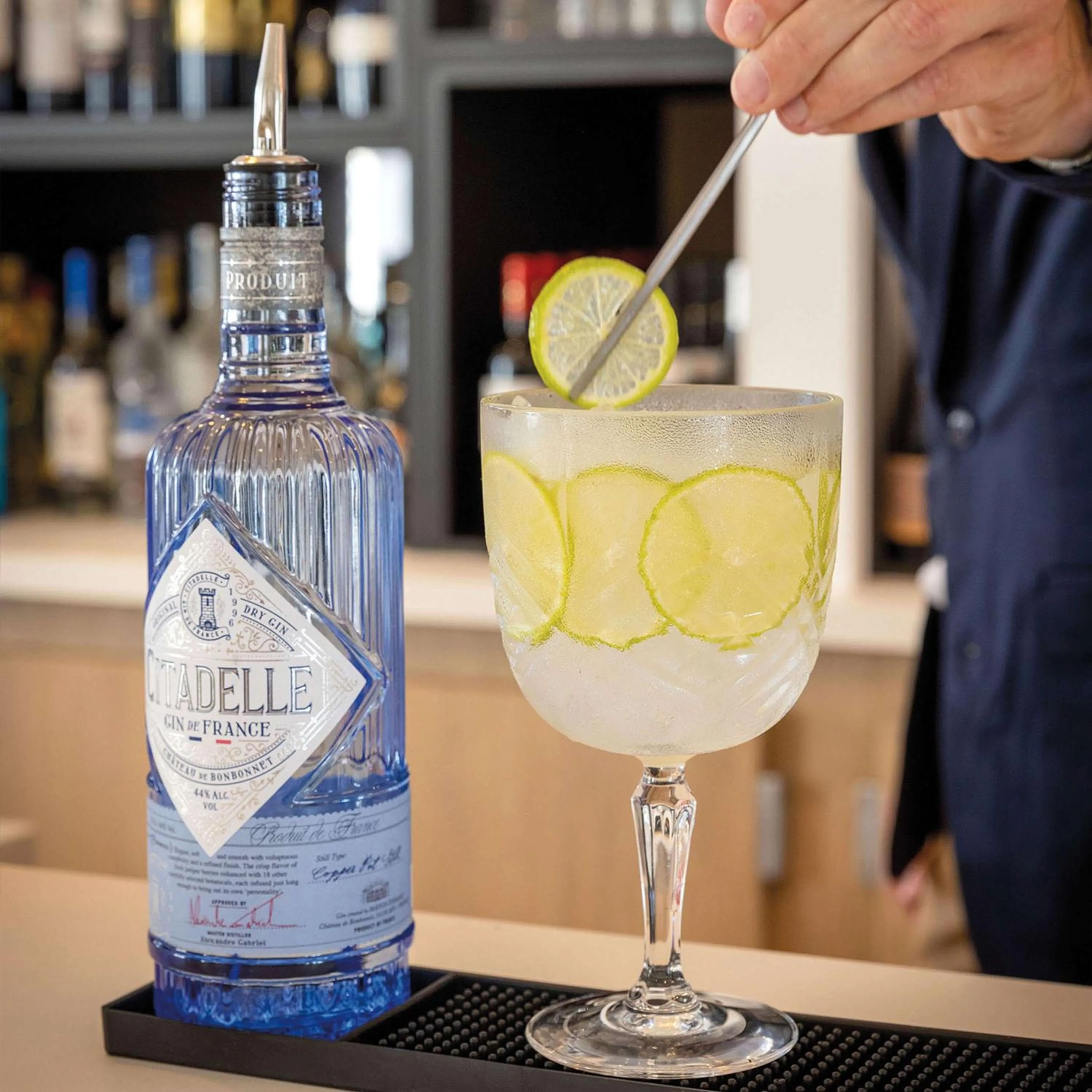 Lounge or bar in Hilton Garden Inn Tours Centre, France