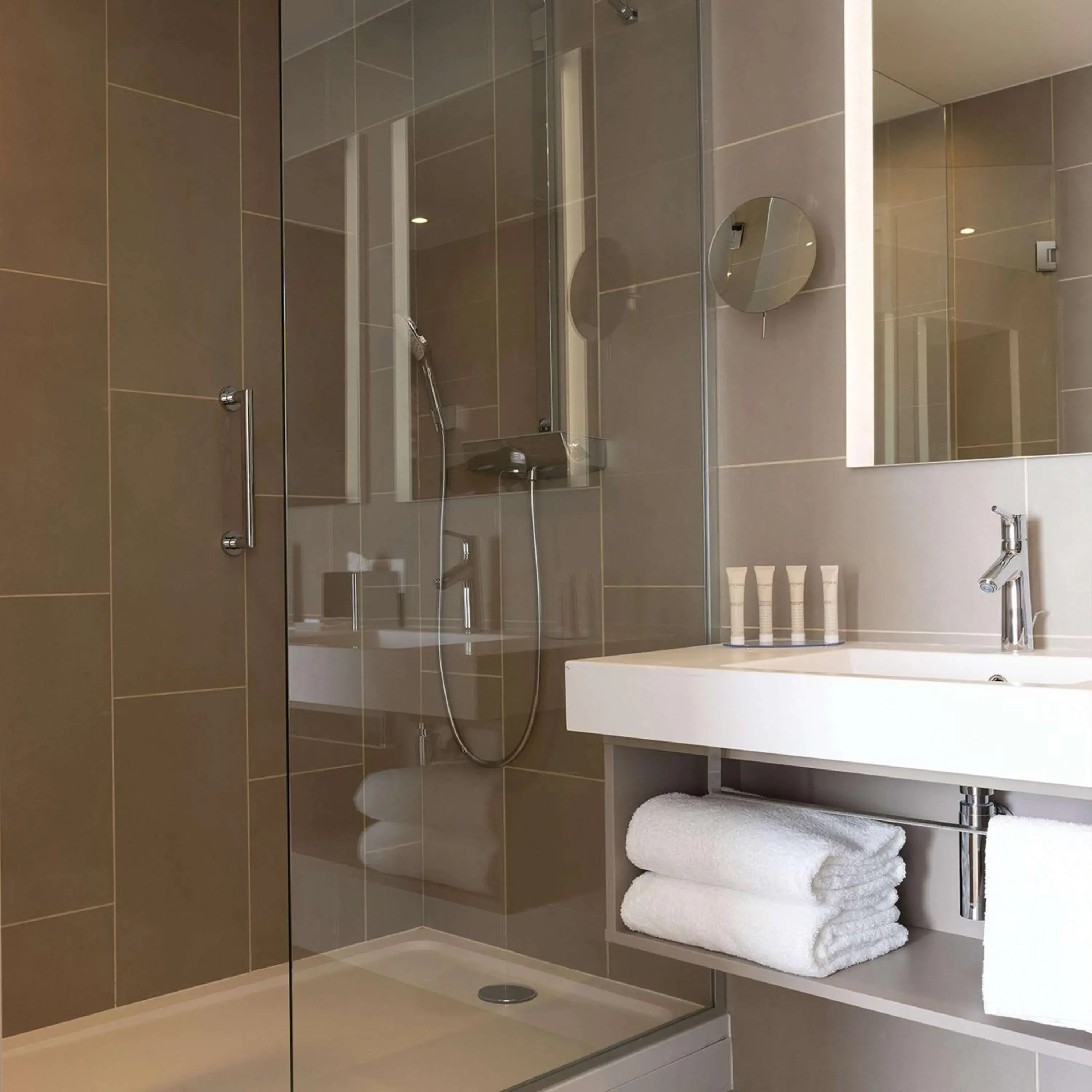 King Room - Mobility Accessible in Hilton Garden Inn Tours Centre, France King Room - Mobility Accessible in Hilton Garden Inn Tours Centre, France