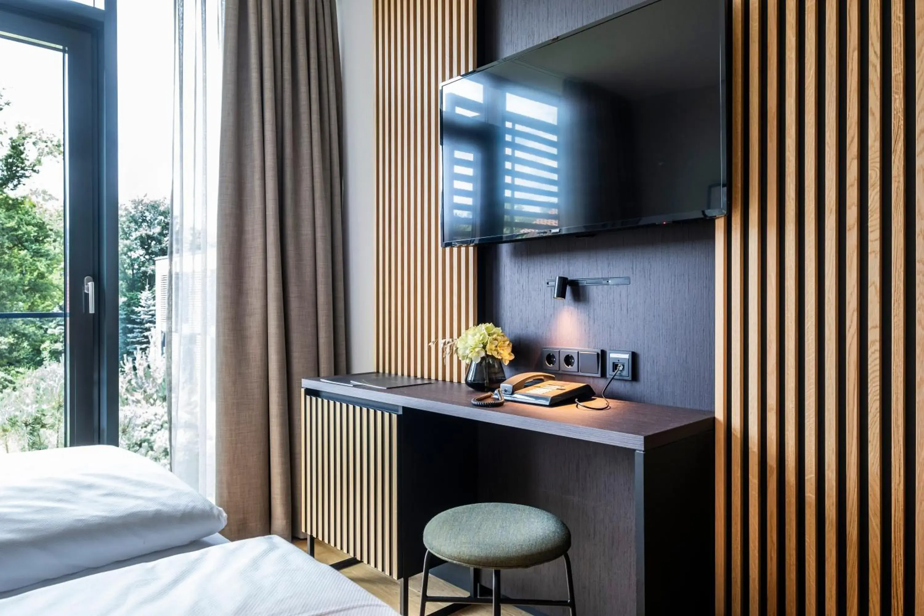 TV and multimedia, Bed in Hotel Breitenburg TV and multimedia, Bed in Hotel Breitenburg