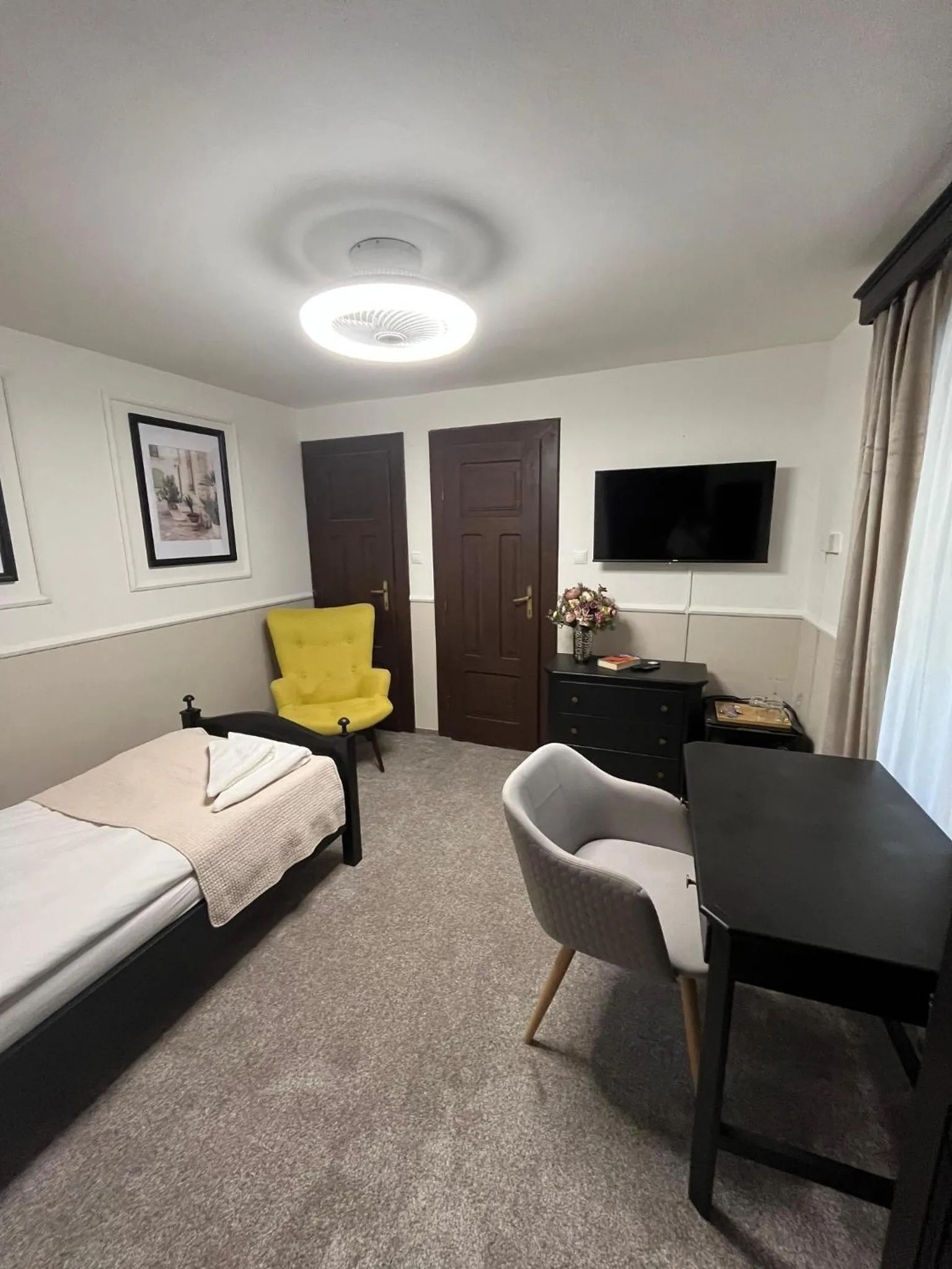 Bed in Hotel Salamander - Garni