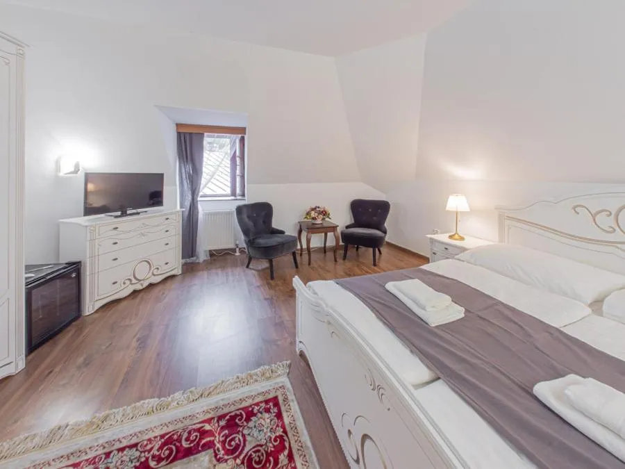 Bed in Hotel Salamander - Garni