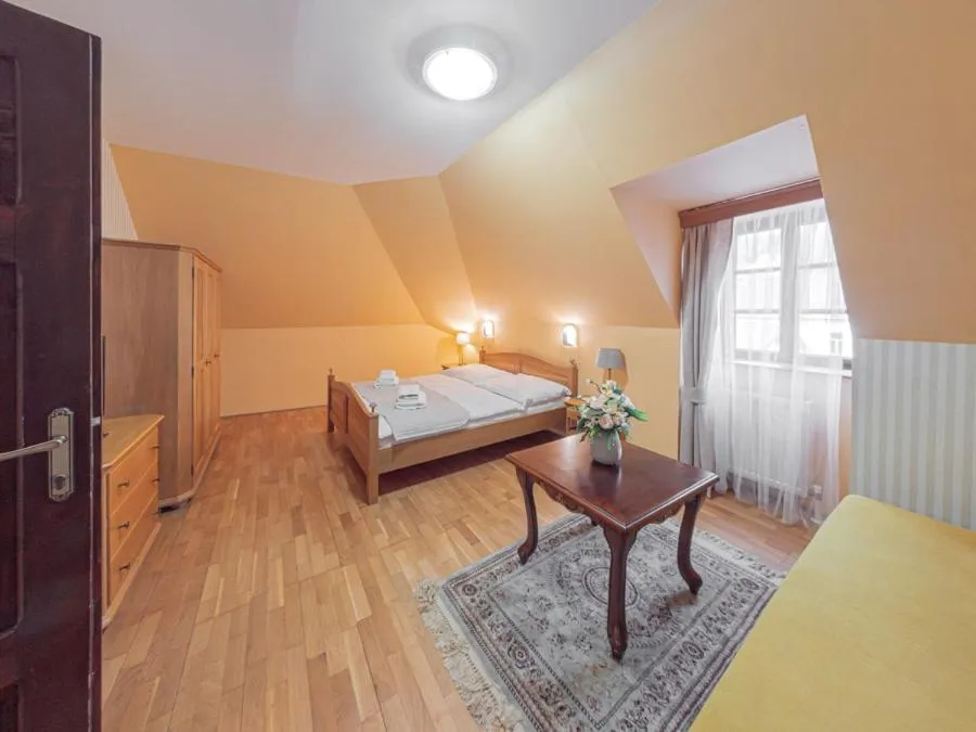 Bed in Hotel Salamander - Garni