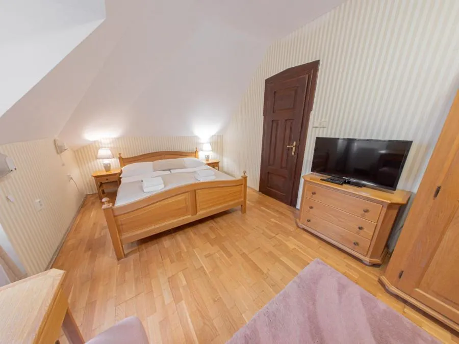 Bed in Hotel Salamander - Garni